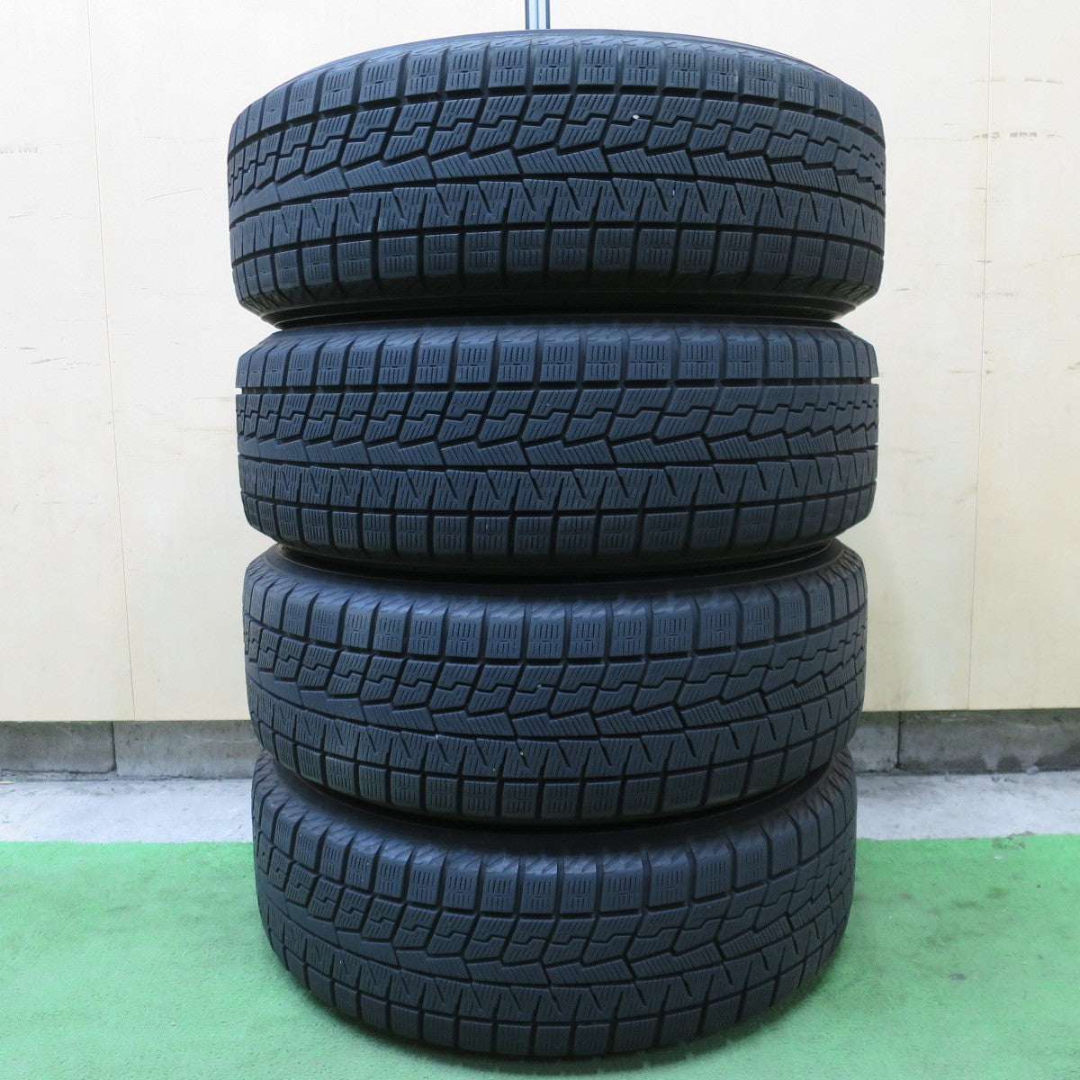 バリ溝！24年！キレイ！9.5分◎スタッドレス 205/60R16 ヨコハマ アイスガード iG70 GRASS グラス 16インチ PCD114.3/5H◎6090905NGス