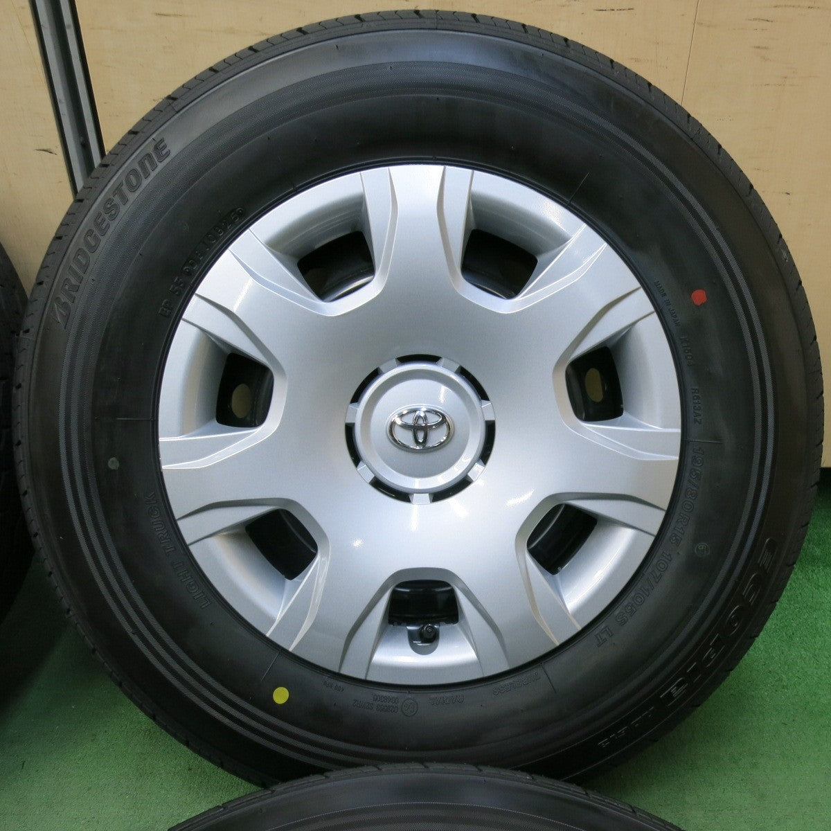 新車外し！25年★トヨタ 200系 ハイエース 純正 スチール 195/80R15 107/105S ブリヂストン エコピア RD613 15インチ PCD139.7/6H★5053014SYノ