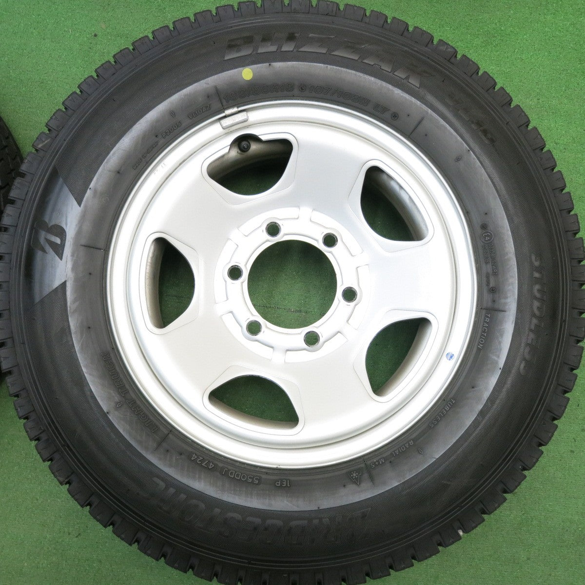 バリ溝！24年！9.5分★スタッドレス 195/80R15 107/105N ブリヂストン ブリザック VL10 スチール ホイール 15インチ PCD139.7/6H★6040520HAス