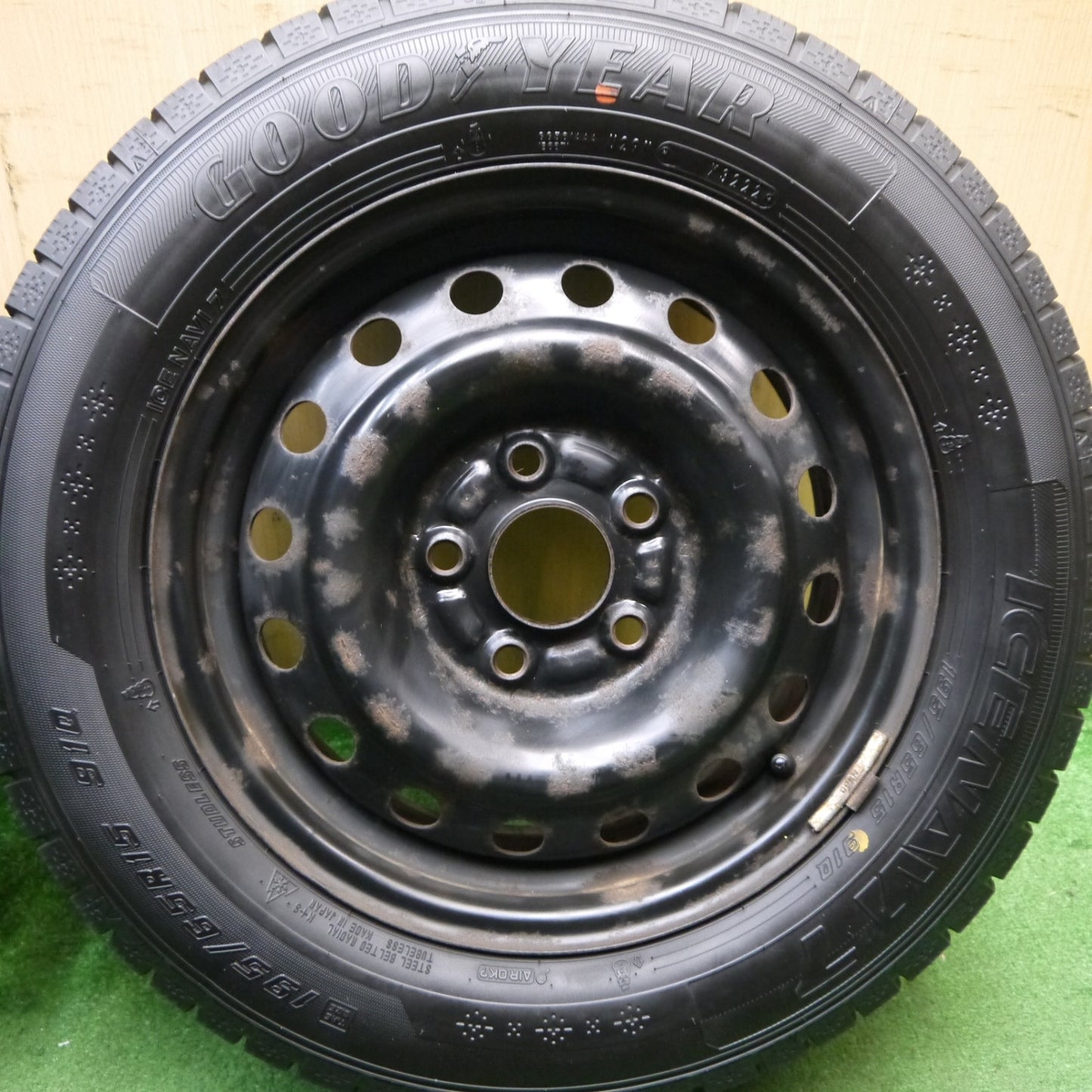 バリ溝！22年！9.5分★スタッドレス 195/65R15 グッドイヤー アイスナビ7 スチール ホイール 15インチ PCD114.3/5H★5062001Hス