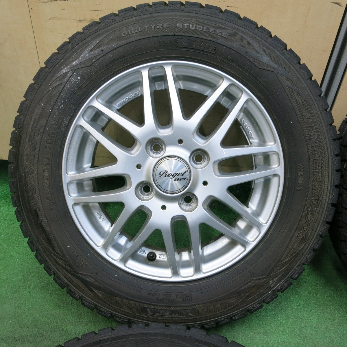 [送料無料] バリ溝！8.5分★スタッドレス 145/80R13 ダンロップ ウインターマックス WM01 Proget ROXCY 13インチ PCD100/4H★4110812SYス