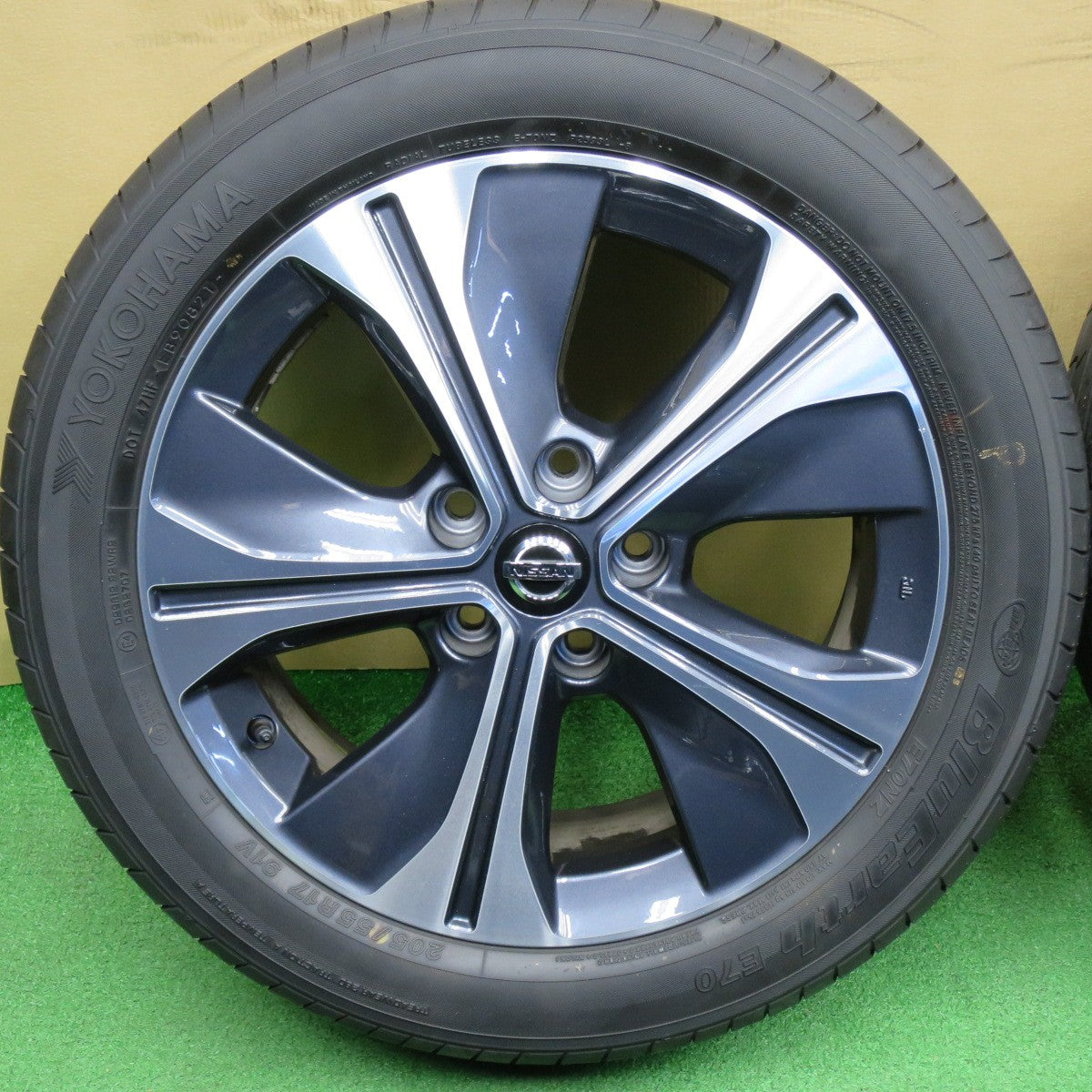 バリ溝！キレイ！9.5分★日産 キックス 純正 205/55R17 ヨコハマ ブルーアース E70 E70NZ 17インチ PCD114.3/5H★6041202NKノ