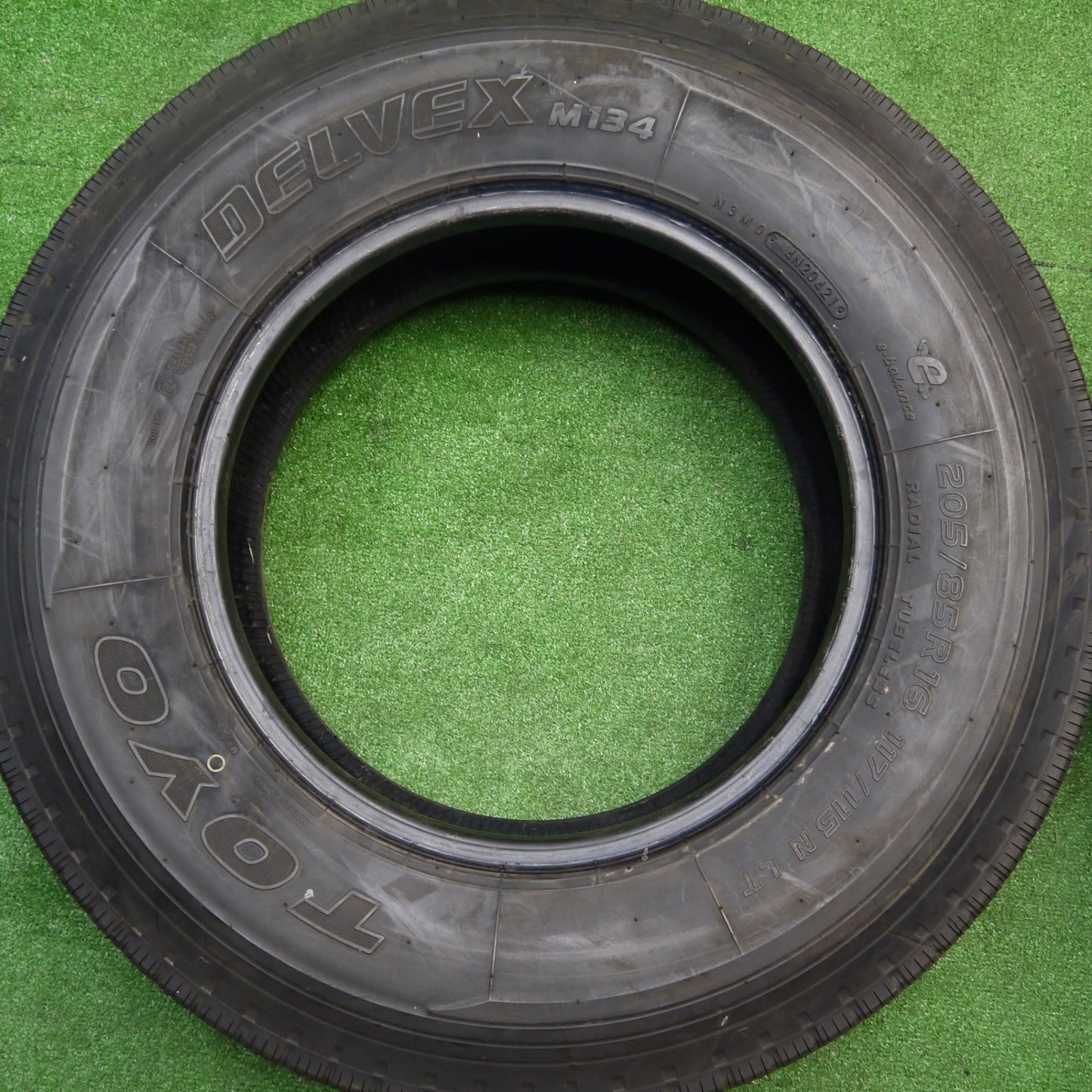 バリ溝！21年！ほぼ10分★トラック タイヤ 205/85R16 117/115N トーヨー デルベックス M134 DELVEX 16インチ★5102406Hノタ