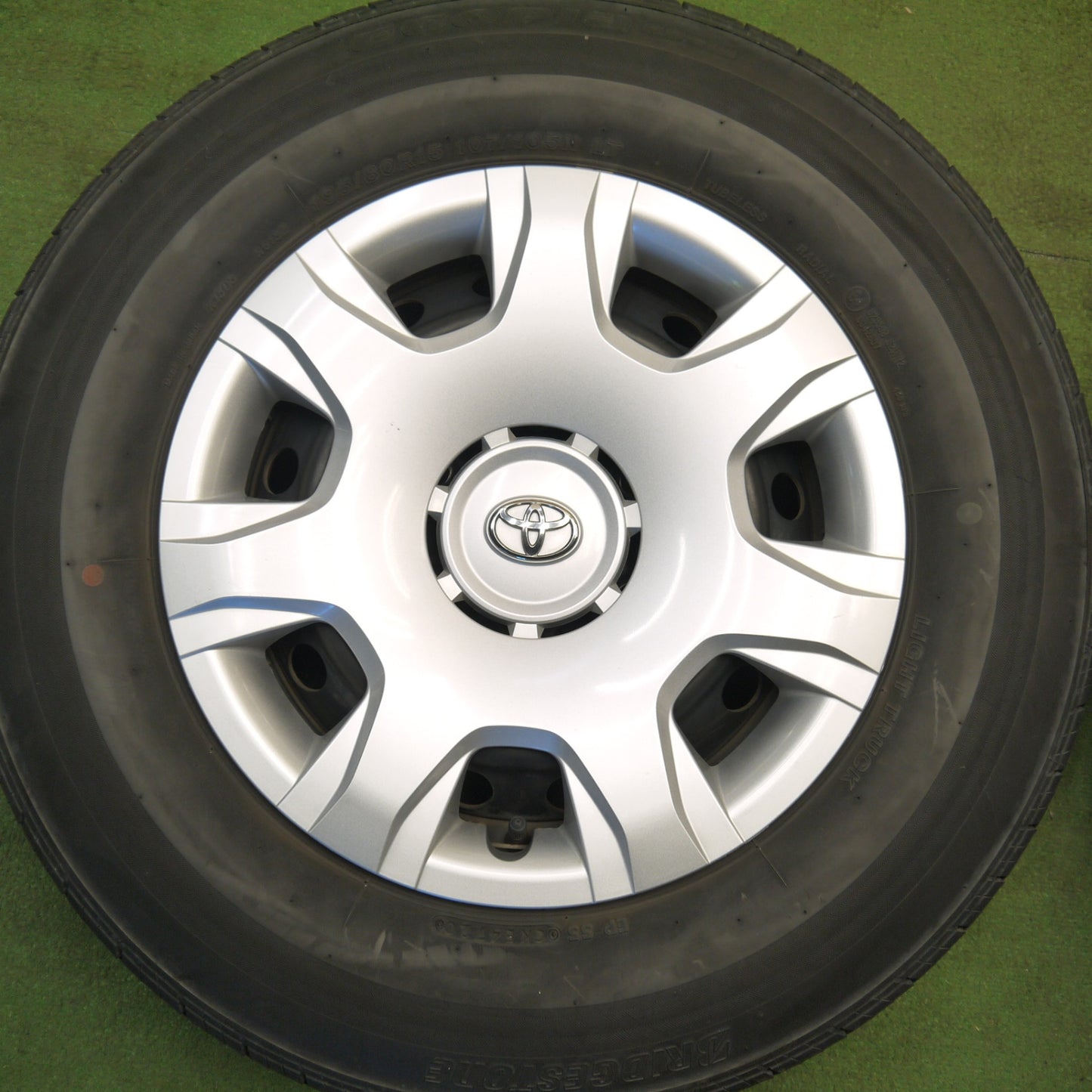 キレイ★トヨタ 200系 ハイエース 純正 スチール 195/80R15 107/105N ブリヂストン エコピア RD613 15インチ PCD139.7/6H★6031104Hノ