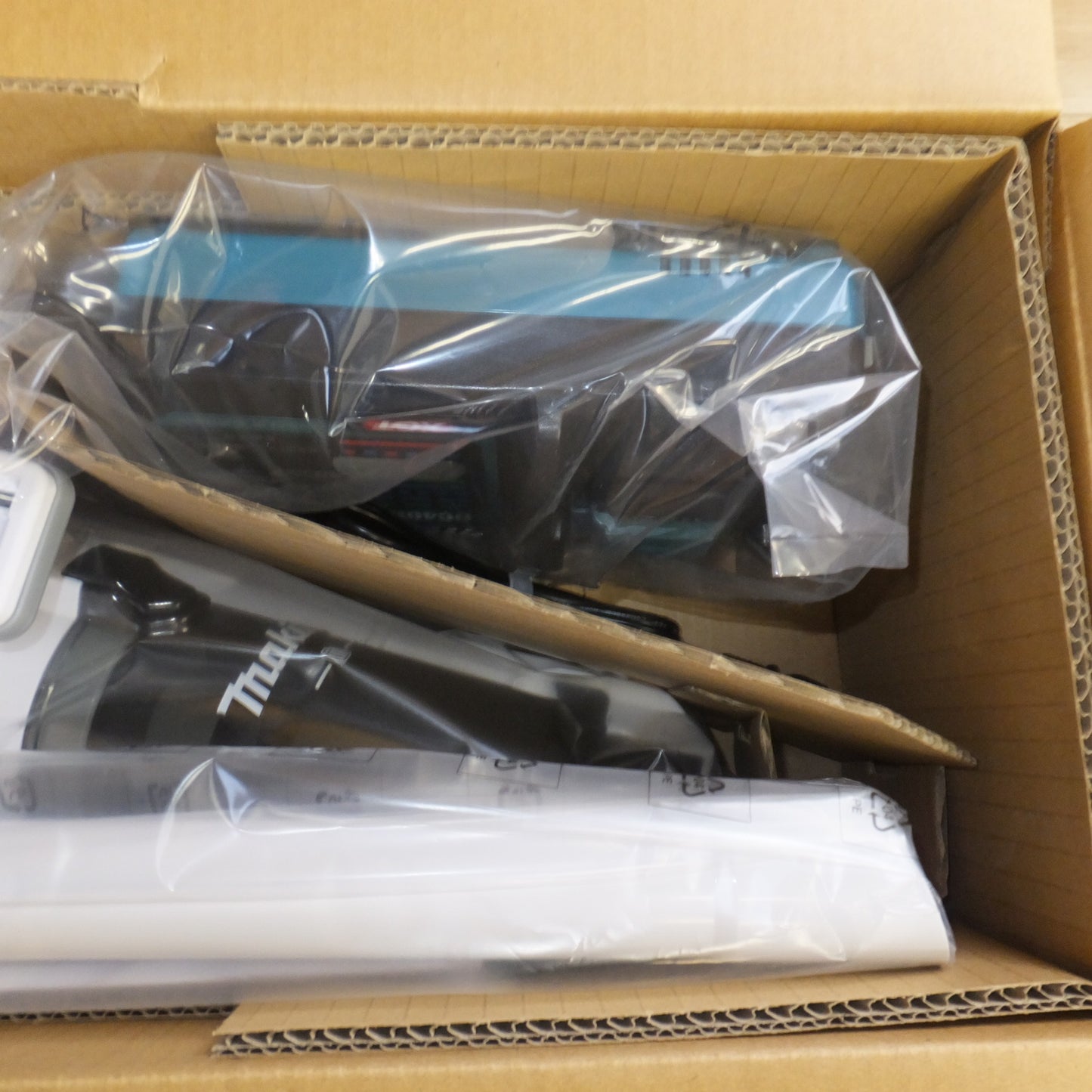 ●複数在庫有●[送料無料] 未使用★マキタ makita 充電式クリーナ CL003GRDW 白 40Vmax サイクロン一体式 ワンタッチスイッチ★