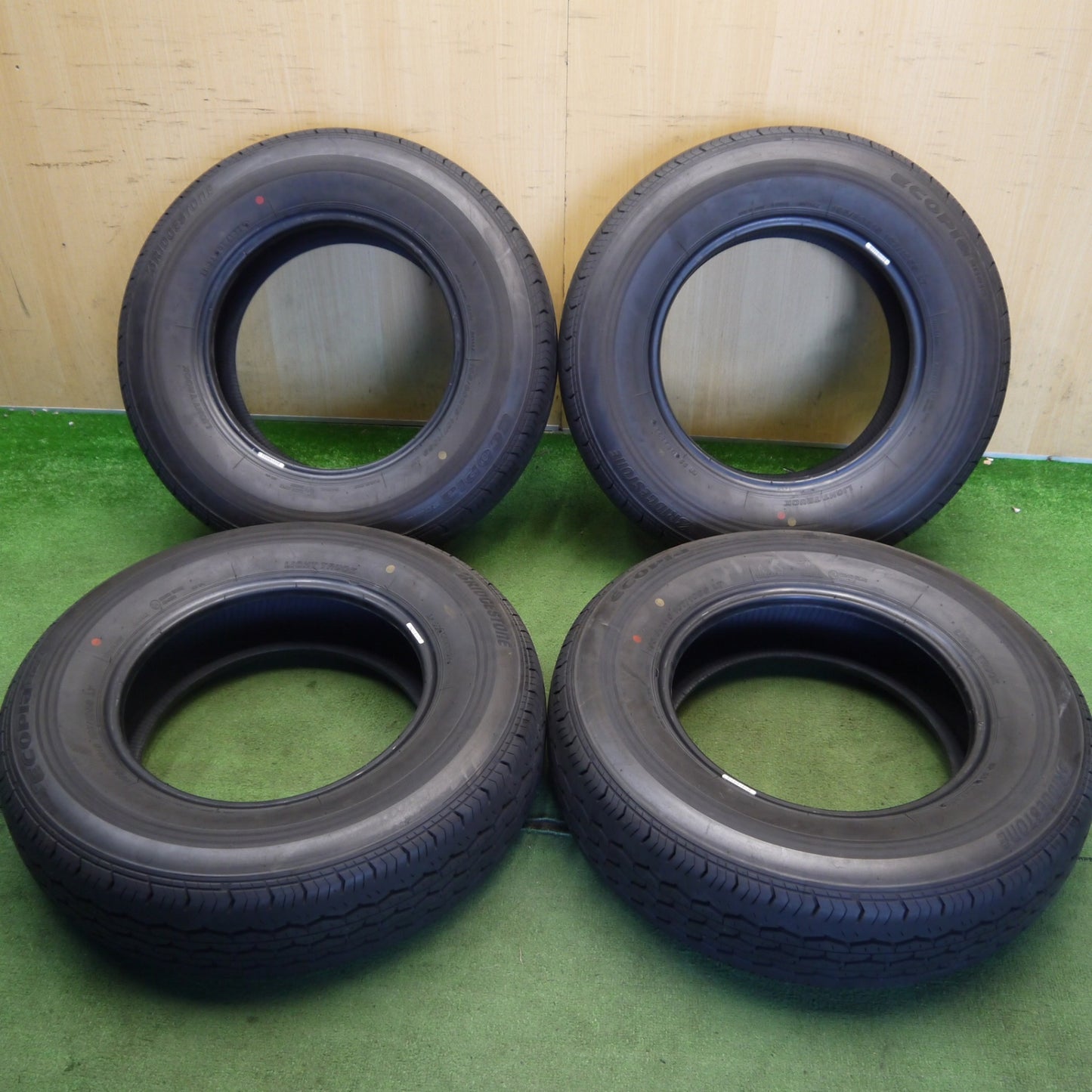 新車外し！24年★195/80R15 107/105S ブリヂストン エコピア RD613 タイヤ 15インチ ハイエース キャラバン 等★6071004Hノタ