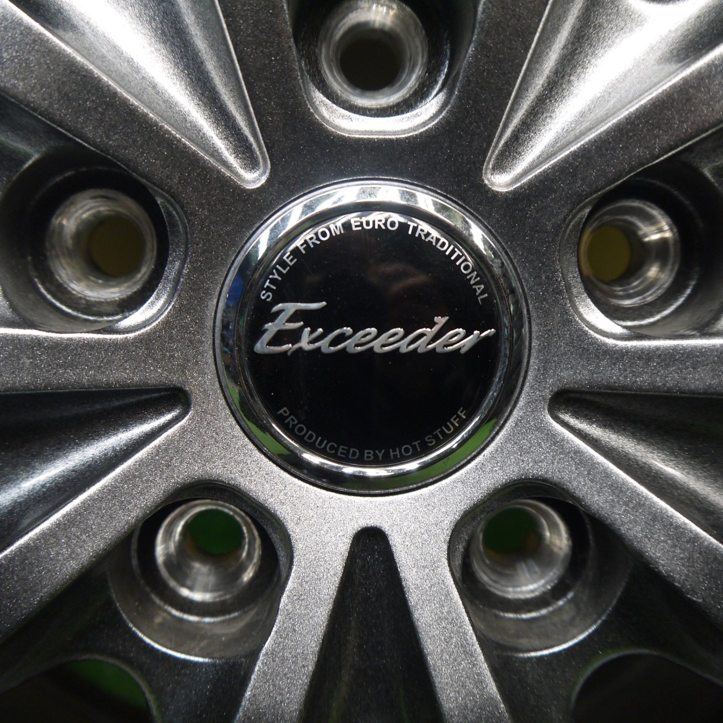 バリ溝！23年！キレイ！9.5分以上★スタッドレス 205/65R15 トーヨー ウインター トランパス TX Exceeder エクシーダー 15インチ PCD114.3/5H★5121503Hス