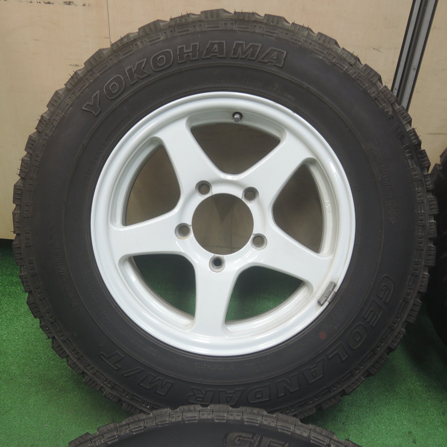 *送料無料* キレイ★ジムニー等 4x4 Engineering 6.50R16 97/93Q ヨコハマ ジオランダー M/T+ 16インチ PCD139.7/5H★4033001SYノ
