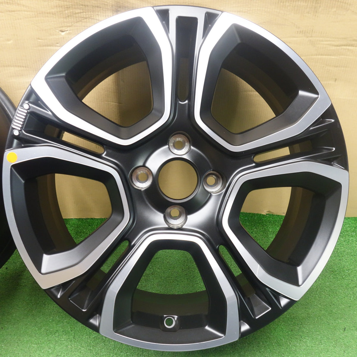 キレイ◎JEEP ジープ アベンジャー 純正 ホイール 18インチ 18×7J PCD108/4H◎6083102KTホ