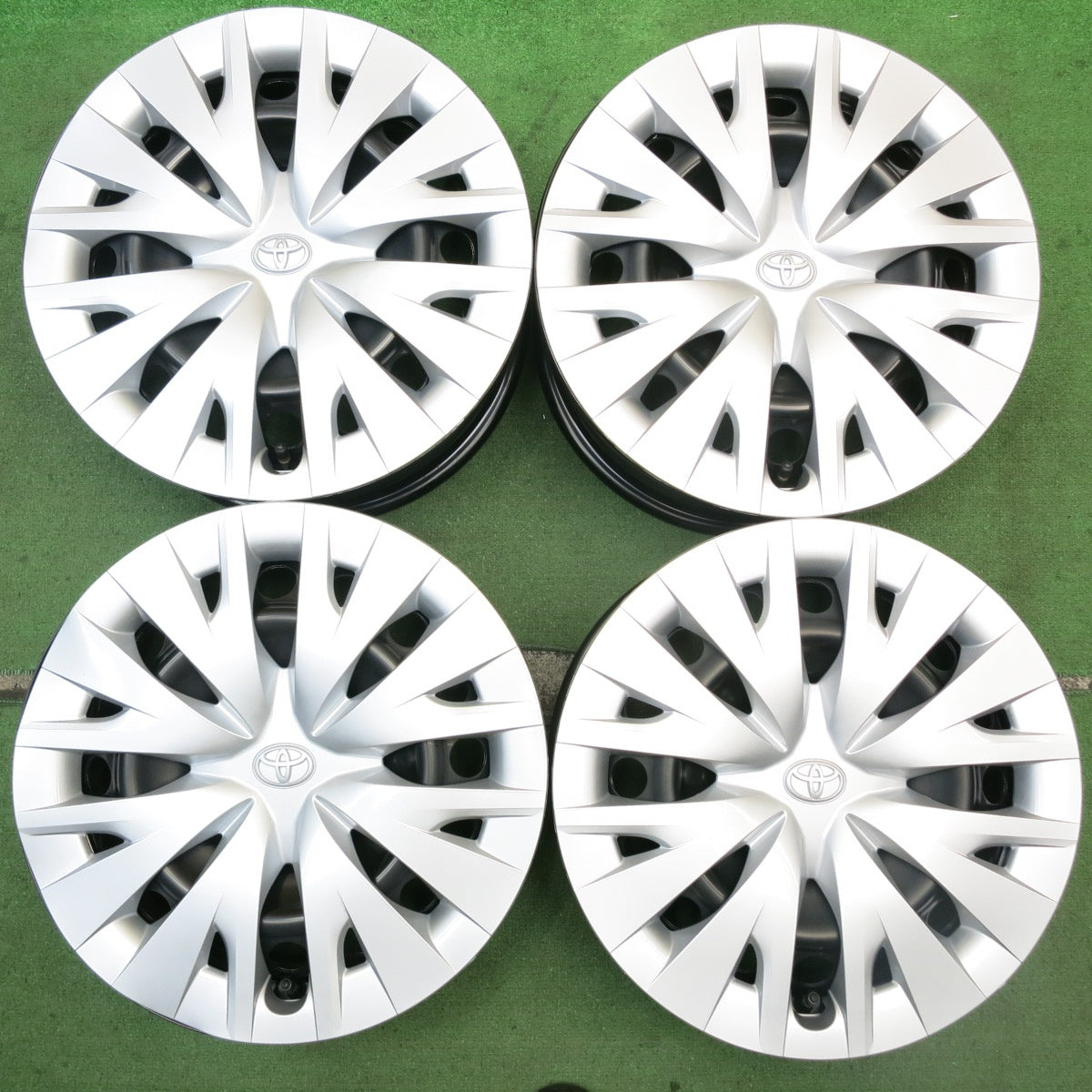 新車外し★トヨタ ヤリス 純正 スチール ホイール 15インチ 15×6J PCD100/4H★5081501HAホ