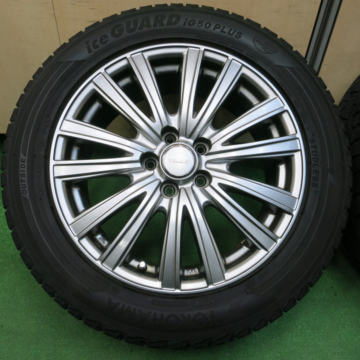 *送料無料* キレイ★インプレッサ等 205/55R16 スタッドレス ヨコハマ アイスガード iG50 プラス VELVA TESALIA ヴェルヴァ PCD100/5H★4032711イス