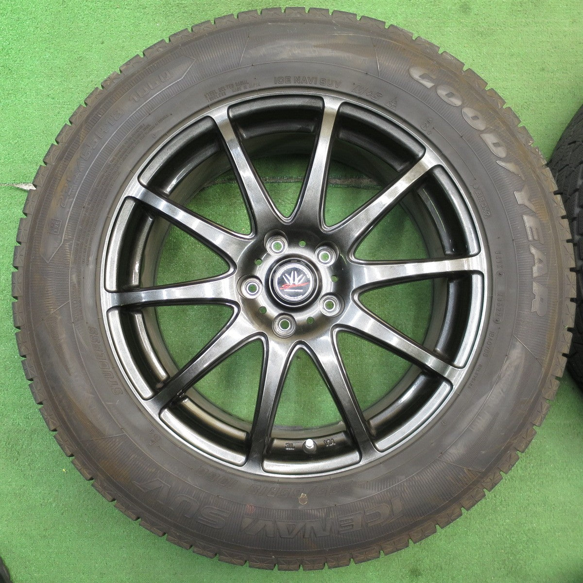 バリ溝！22年！キレイ！9.5分★LOXARNY SPORT 235/65R18 スタッドレス グッドイヤー アイスナビ SUV ロクサーニ スポーツ 18インチ PCD114.3/5H★5060202NJス