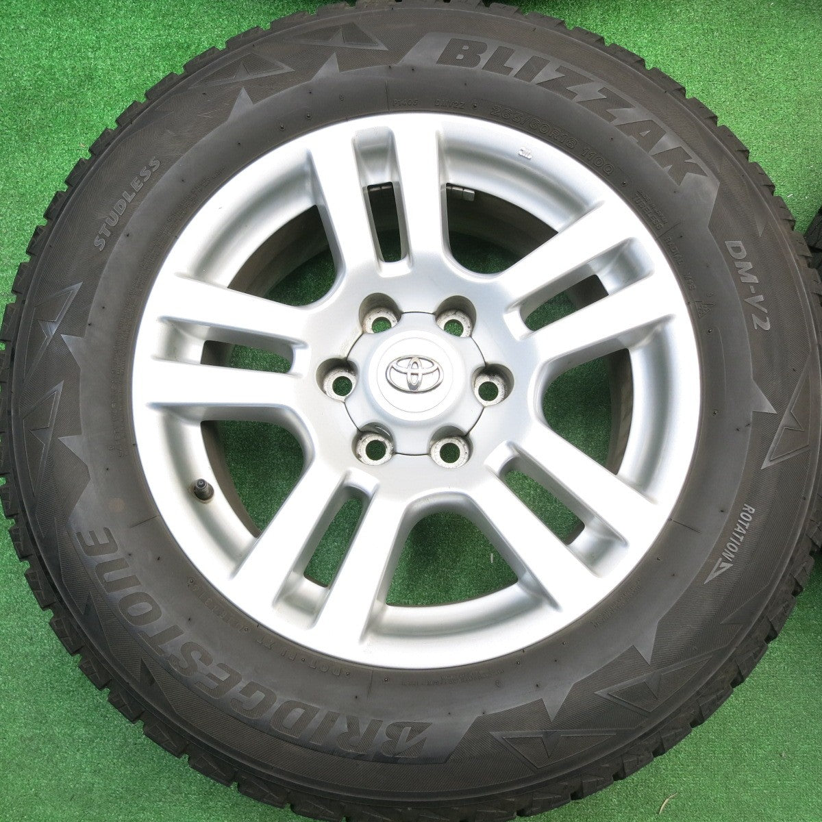 バリ溝！8.5分★トヨタ 150系 ランクル プラド 純正 265/60R18 スタッドレス ブリヂストン ブリザック DM-V2 18インチ PCD139.7/6H★5103002HAス