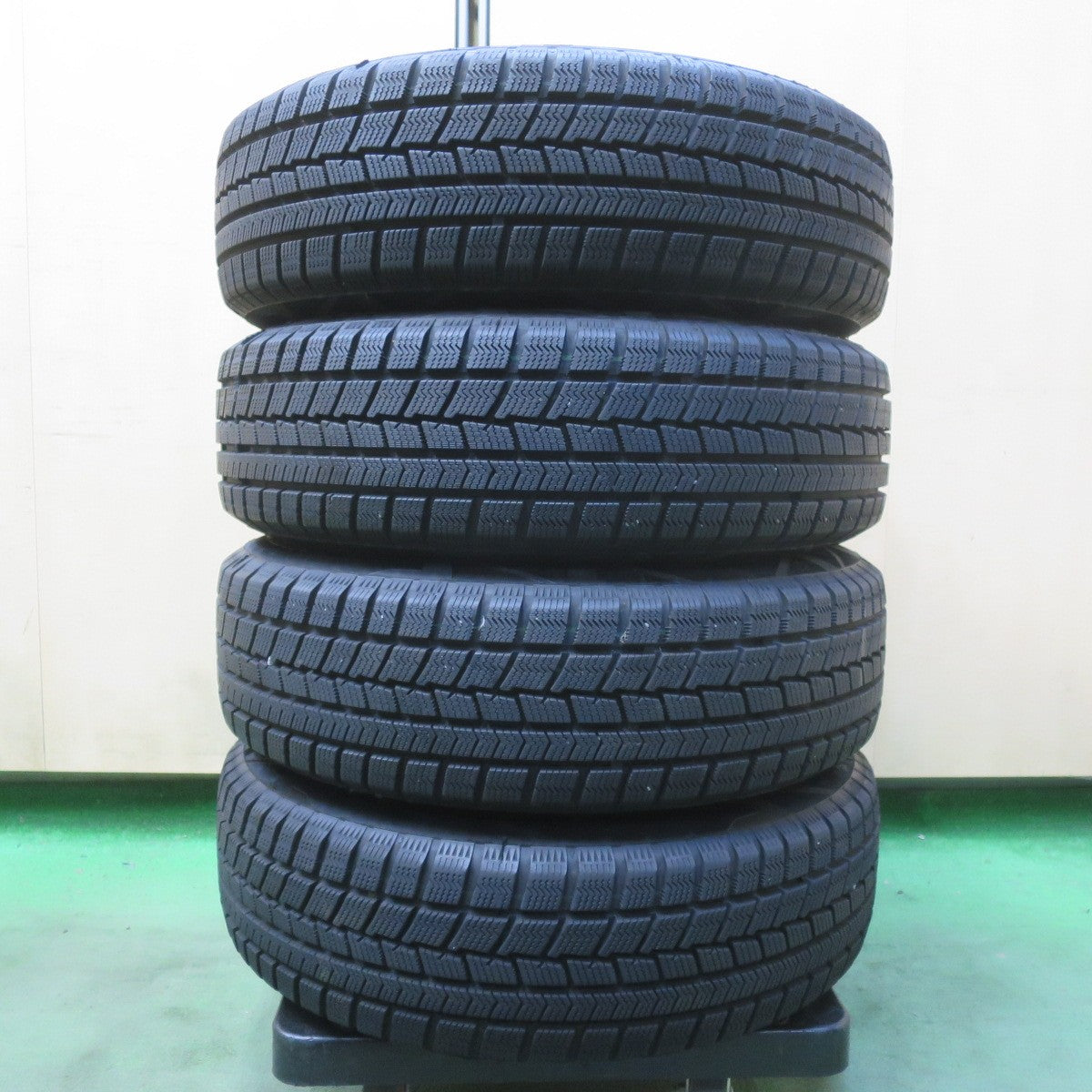 バリ溝！25年！キレイ！9.5分以上◎スタッドレス 175/65R15 ハイフライ Win-turi 216 EMBELY S10 エンベリー 15インチ PCD100/4H◎6093003イス