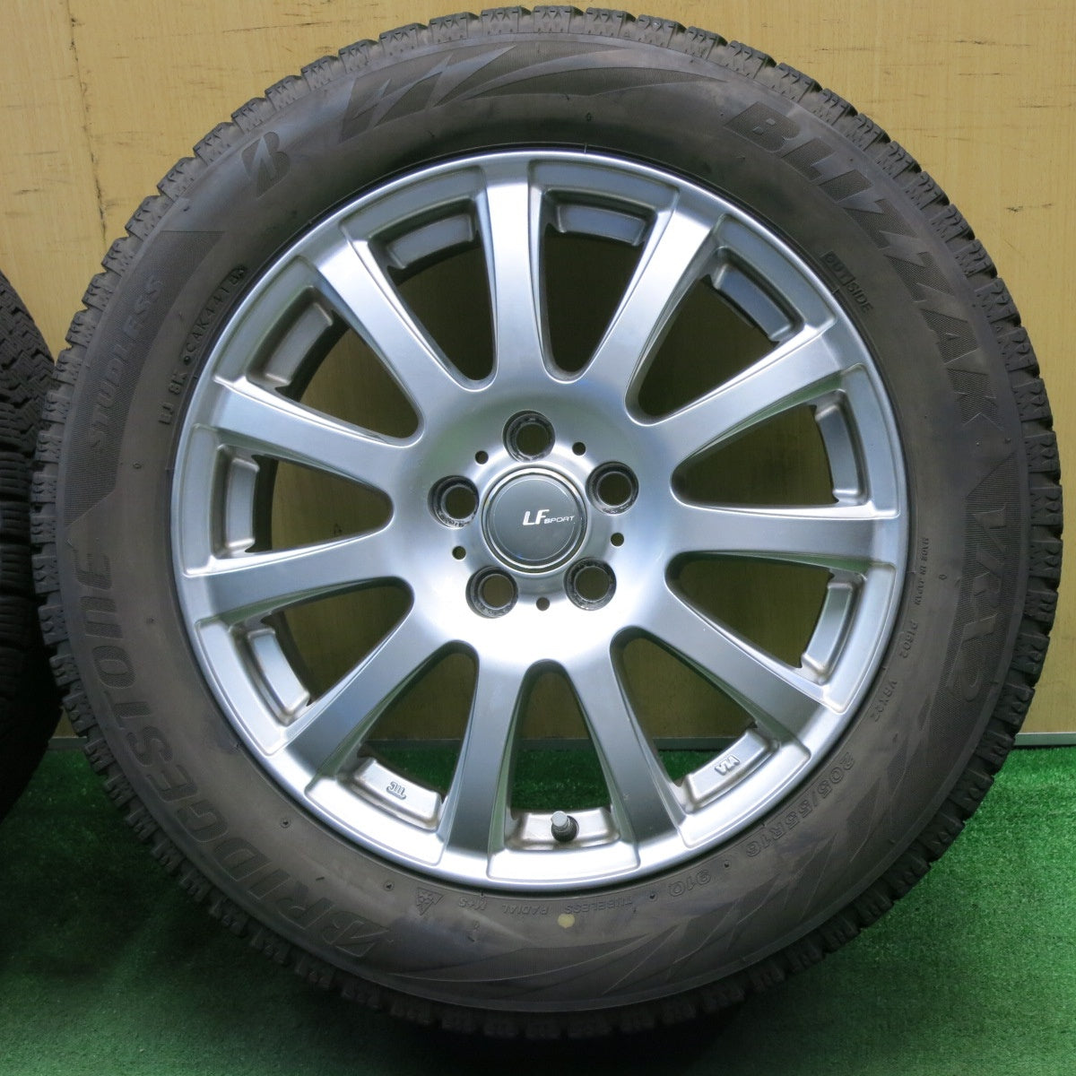 バリ溝！8.5分★レクサス CT 205/55R16 スタッドレス ブリヂストン ブリザック VRX2 LF SPORT LFスポーツ 16インチ PCD100/5H★5050410NJス
