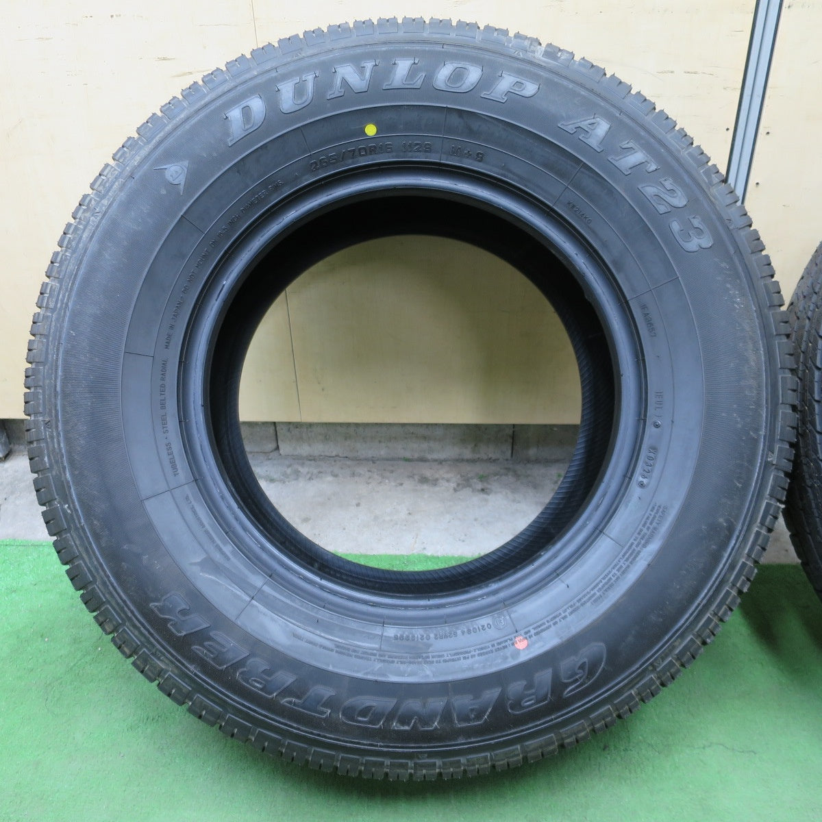 新車外し！26年◎265/70R16 ダンロップ AT23 グラントレック タイヤ 16インチ ランクル 70 プラド ハイラックス サーフ 等◎6090104NGノタ