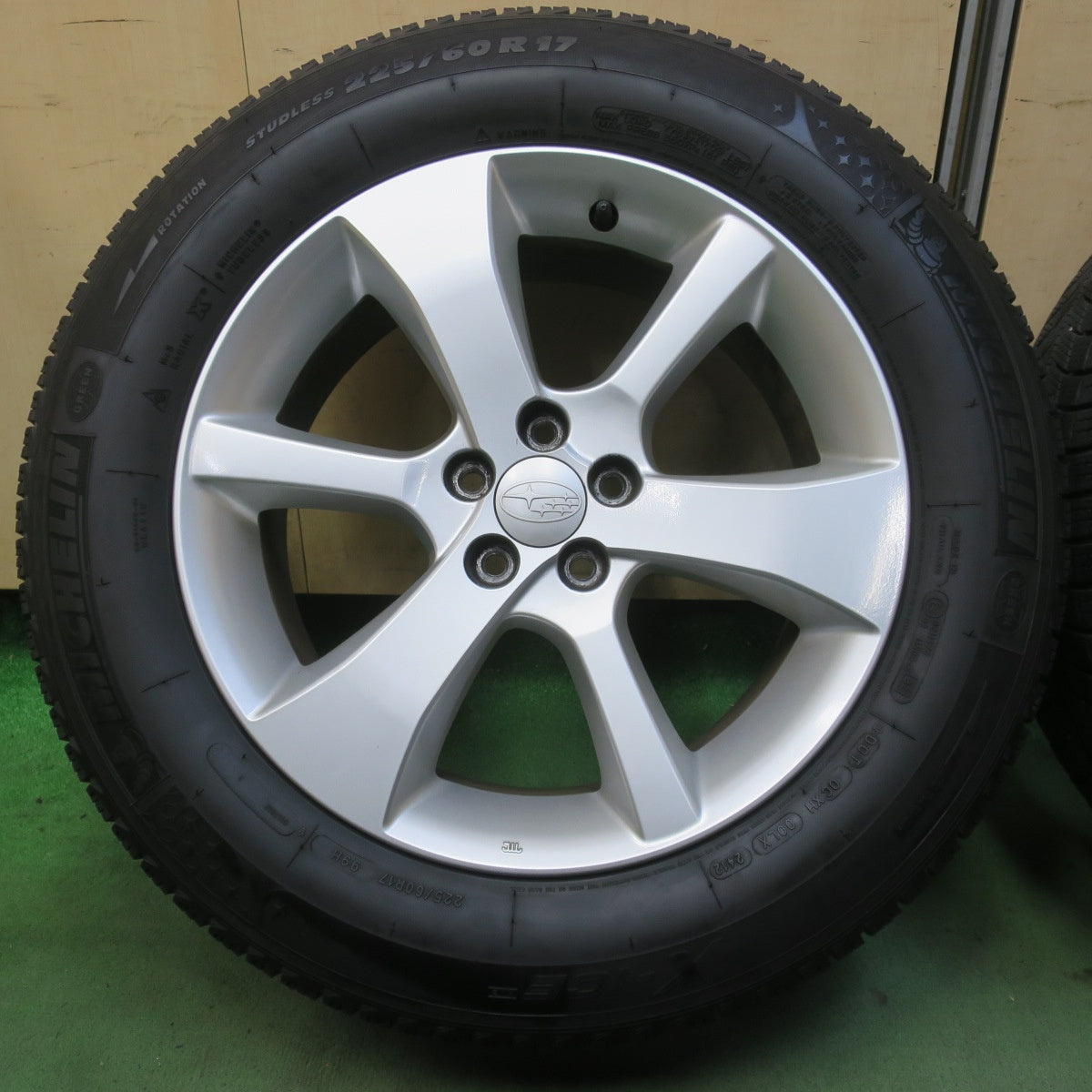 キレイ◎スバル レガシィ アウトバック 純正 225/60R17 スタッドレス ミシュラン X-ICE XI3 17インチ PCD100/5H◎6081109IMス