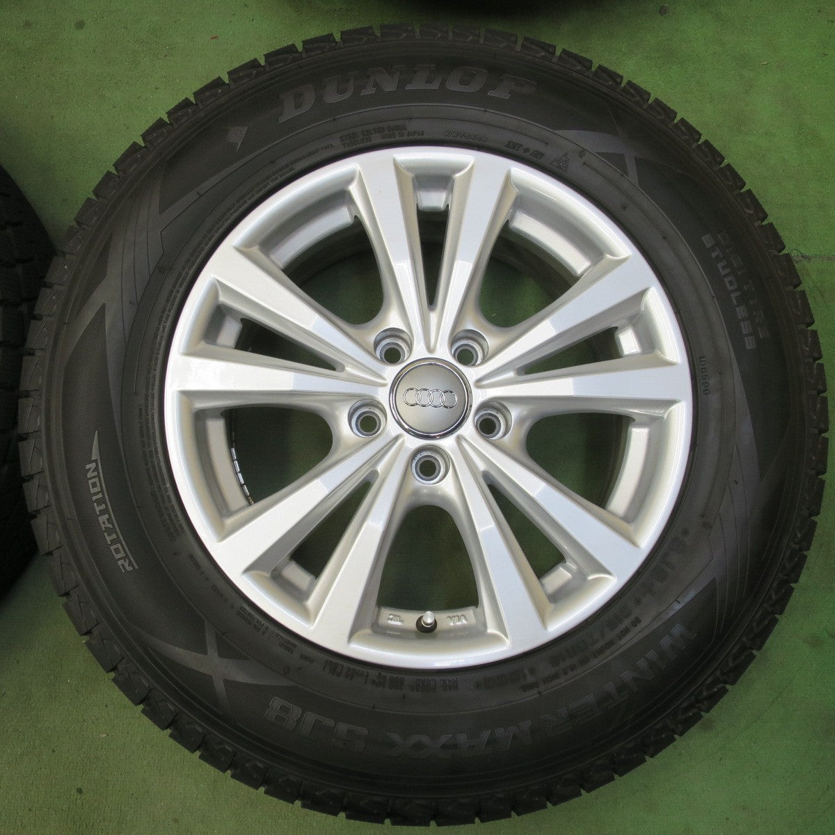 バリ溝！22年！キレイ！9.5分★アウディ 等 AGA Dorf 215/70R16 スタッドレス ダンロップ ウインターマックス SJ8 SJ8+ ドルフ 16インチ PCD112/5H★6050517イス