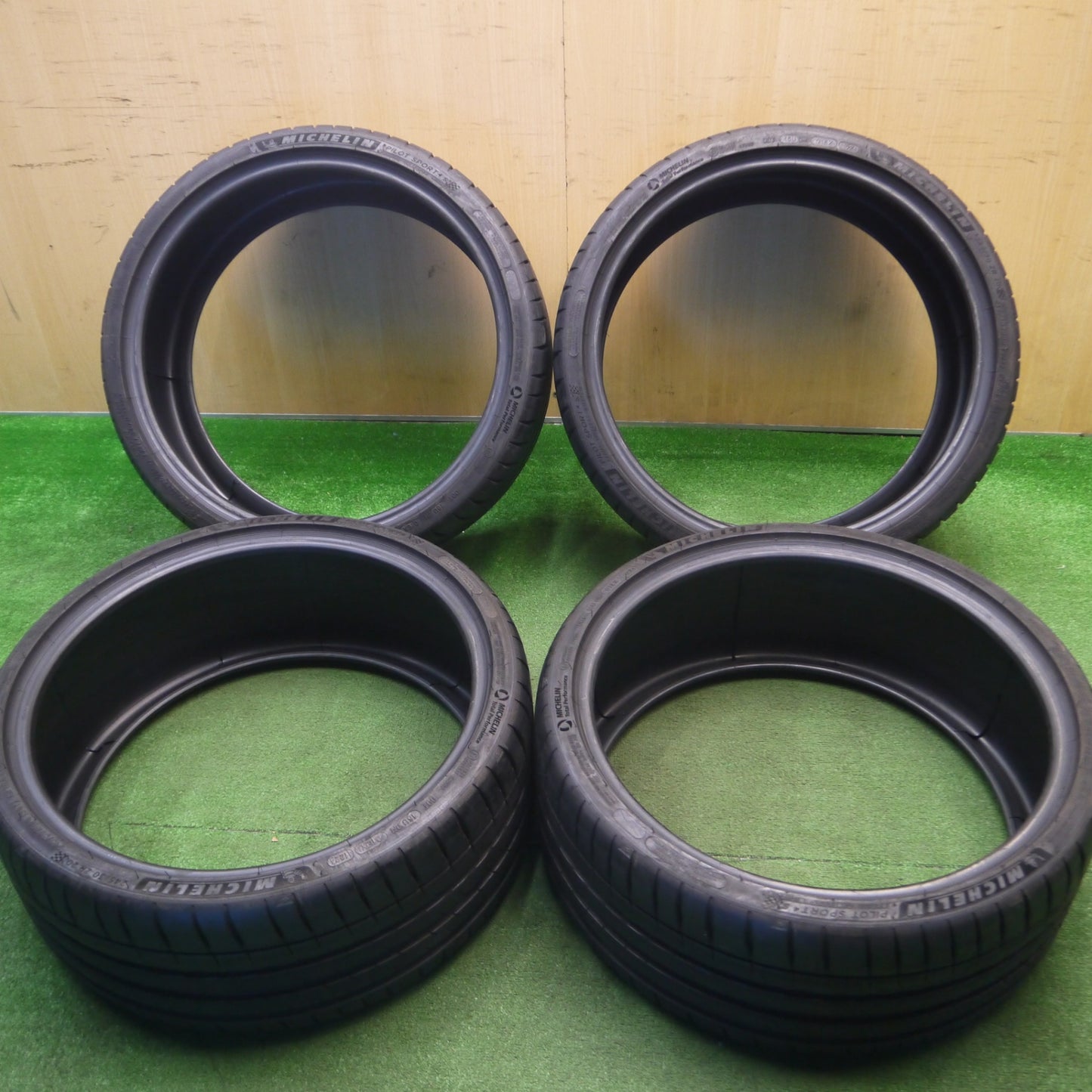 [送料無料] ほぼ新車外し！24年★245/30R20 ミシュラン パイロットスポーツ4 S タイヤ 20インチ クラウン アスリート ベンツ 等★5012408Hノタ