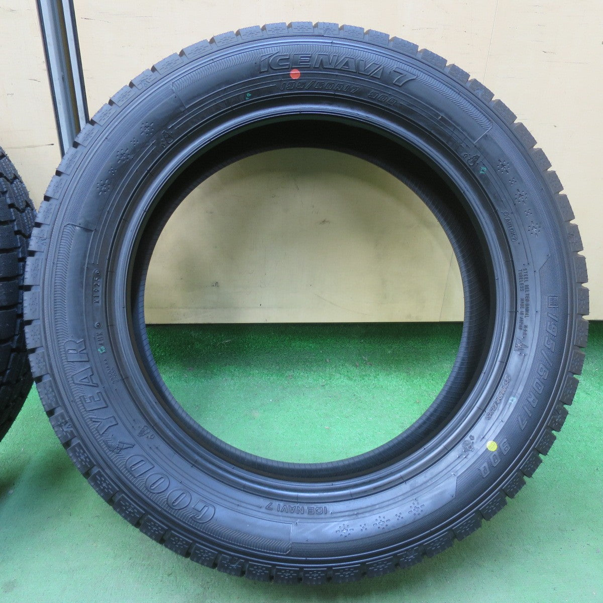 未使用！25年★スタッドレス 195/60R17 グッドイヤー アイスナビ7 タイヤ 17インチ ライズ ロッキー 60系 プリウス 等★6030412イスタ