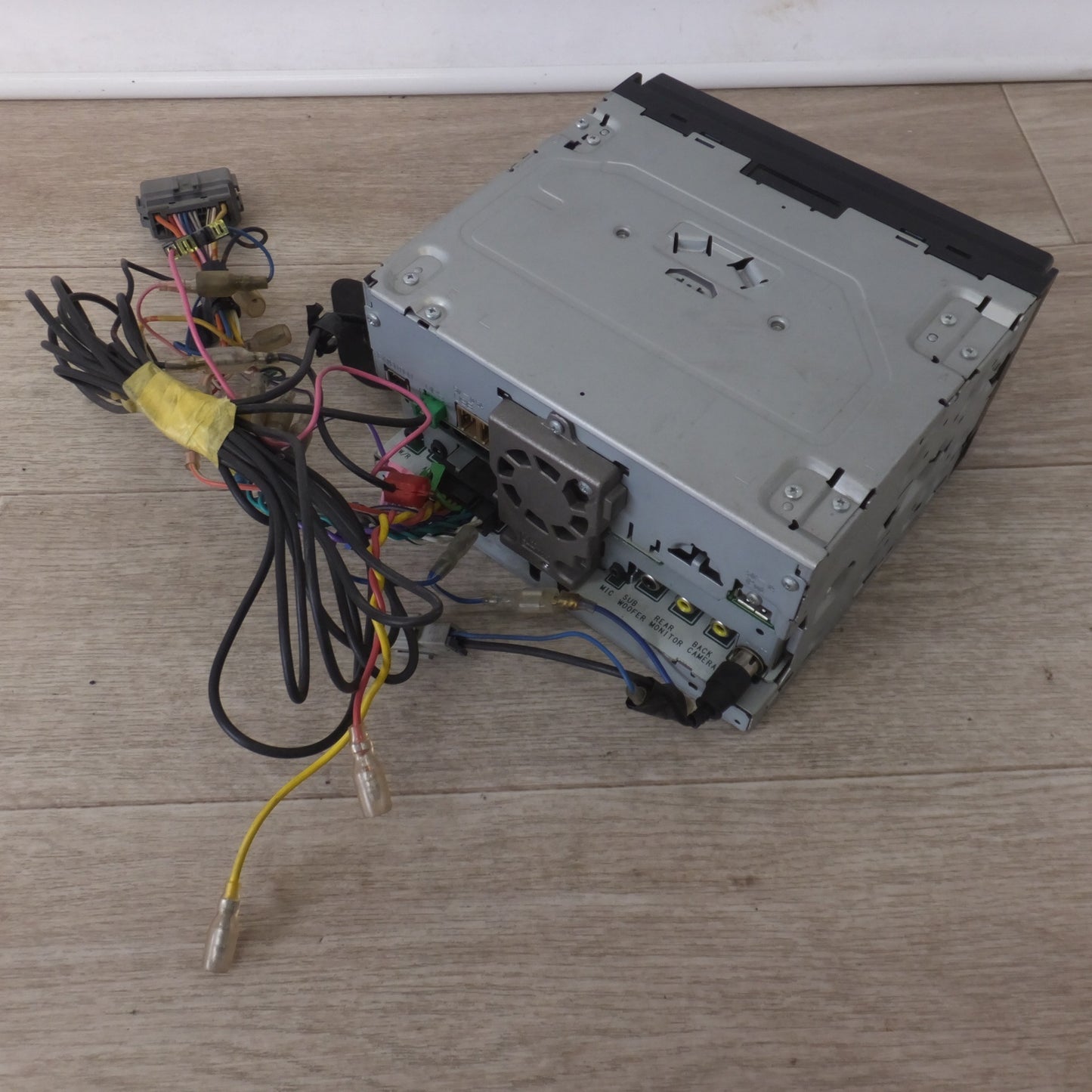 [送料無料] ★カロッツェリア carrozzeria AV一体型メモリーナビゲーション 楽ナビ AVIC-RZ900-R(39)★