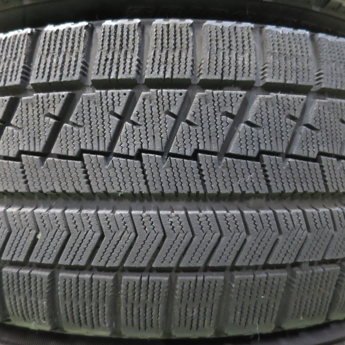 キレイ★スタッドレス 225/45R18 ブリヂストン ブリザック VRX ECO FORME エコフォルム 18インチ PCD114.3/5H★5041001イス
