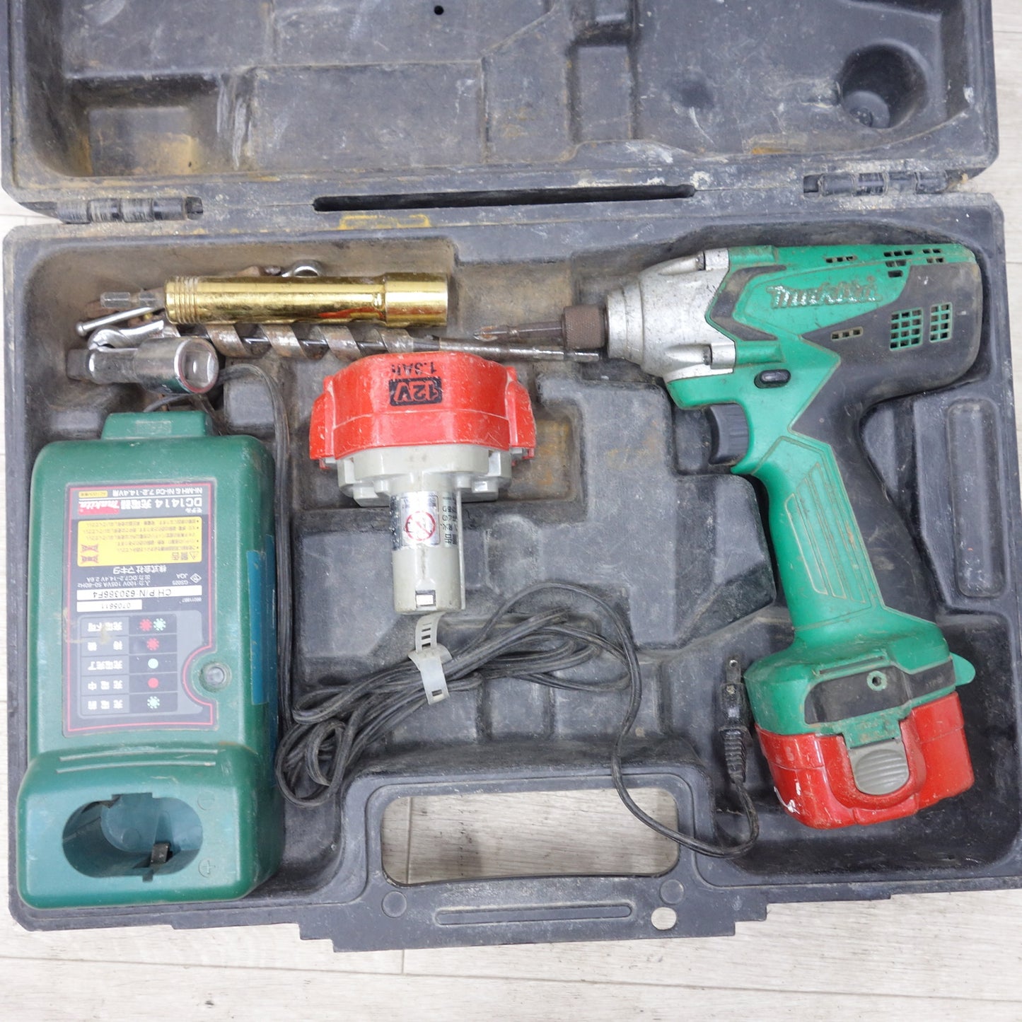 [送料無料] バッテリー2個！付属品付き◆マキタ 充電式 インパクトドライバ M694D 電動 工具 makita コードレス ジャンク品◆