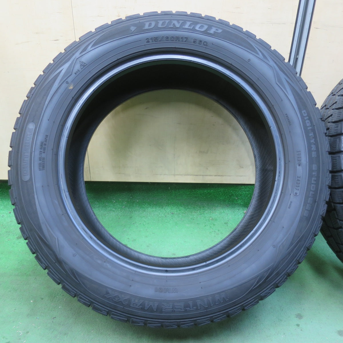 バリ溝！8.5分★スタッドレス 215/60R17 ダンロップ ウインターマックス WM01 タイヤ 17インチ C-HR カローラクロス エスティマ 等★6012705イスタ