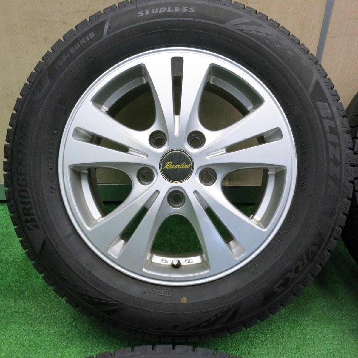 バリ溝！22年！9.5分★スタッドレス 195/65R15 ブリヂストン ブリザック VRX3 Reverline リバーライン 15インチ PCD114.3/5H★4120507TNス