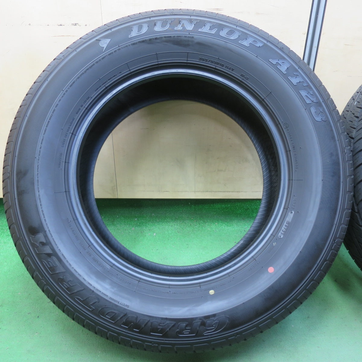 新車外し！25年★265/65R18 ダンロップ AT23 グラントレック タイヤ 18インチ ランクル 250 VX 300 等★5052711イノタ