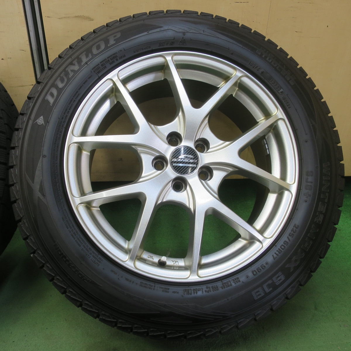 バリ溝！23年！9.5分★フォレスター 等 225/60R17 スタッドレス ダンロップ ウインターマックス SJ8 SJ8+ SCHNEIDER シュナイダー 17インチ PCD100/5H★6052204イス