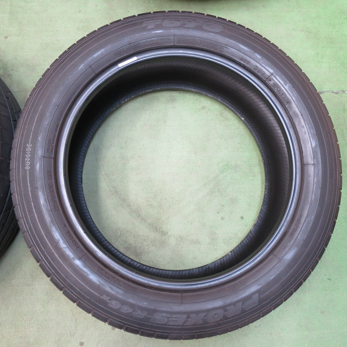 バリ溝！23年！9分★225/55R19 トーヨー プロクセス R46A タイヤ 19インチ 40系 アルファード ヴェルファイア ハリアー 等★6010709イノタ