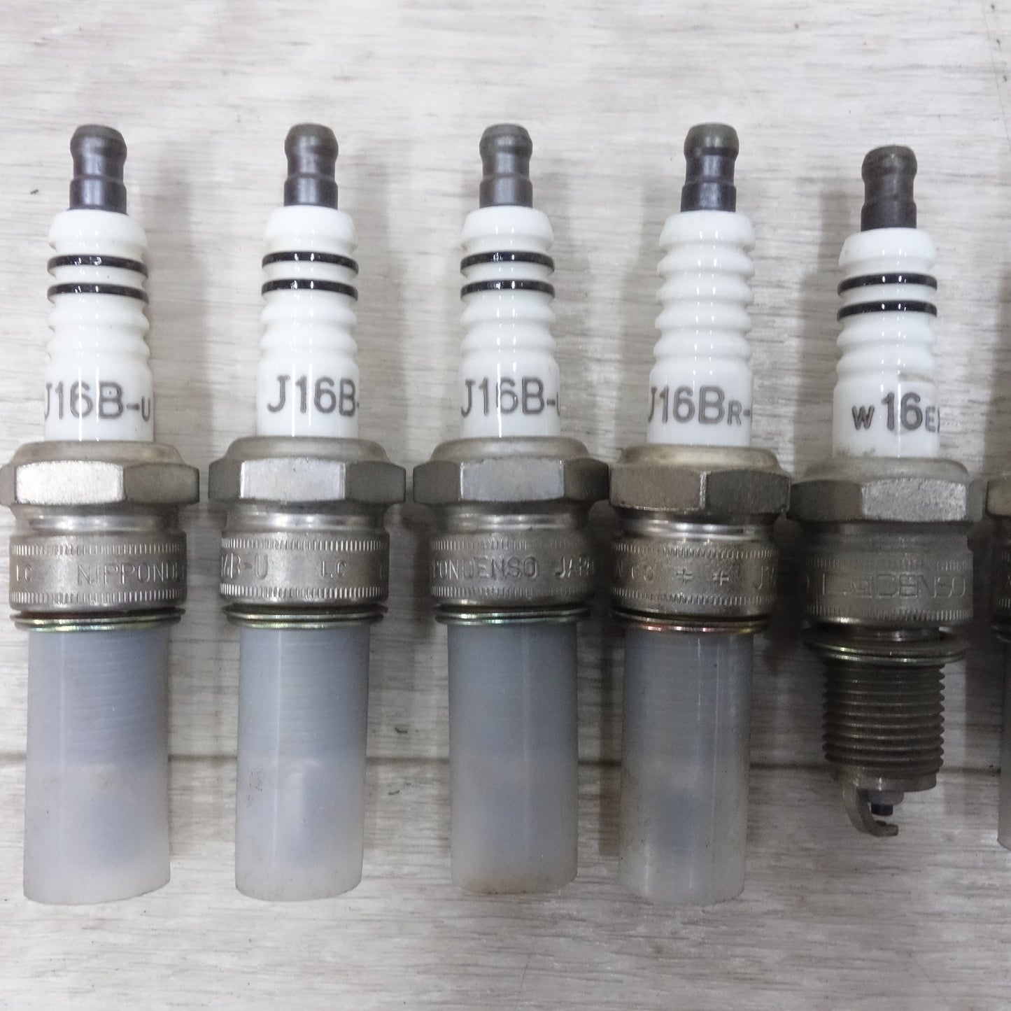[送料無料] 未使用!大量まとめ売り◆デンソー NGK トヨタ純正 スパーク プラグ W14EX-U W20ET-S W22EP-S11 J16A-U11 S-27（N229 18 600）など◆