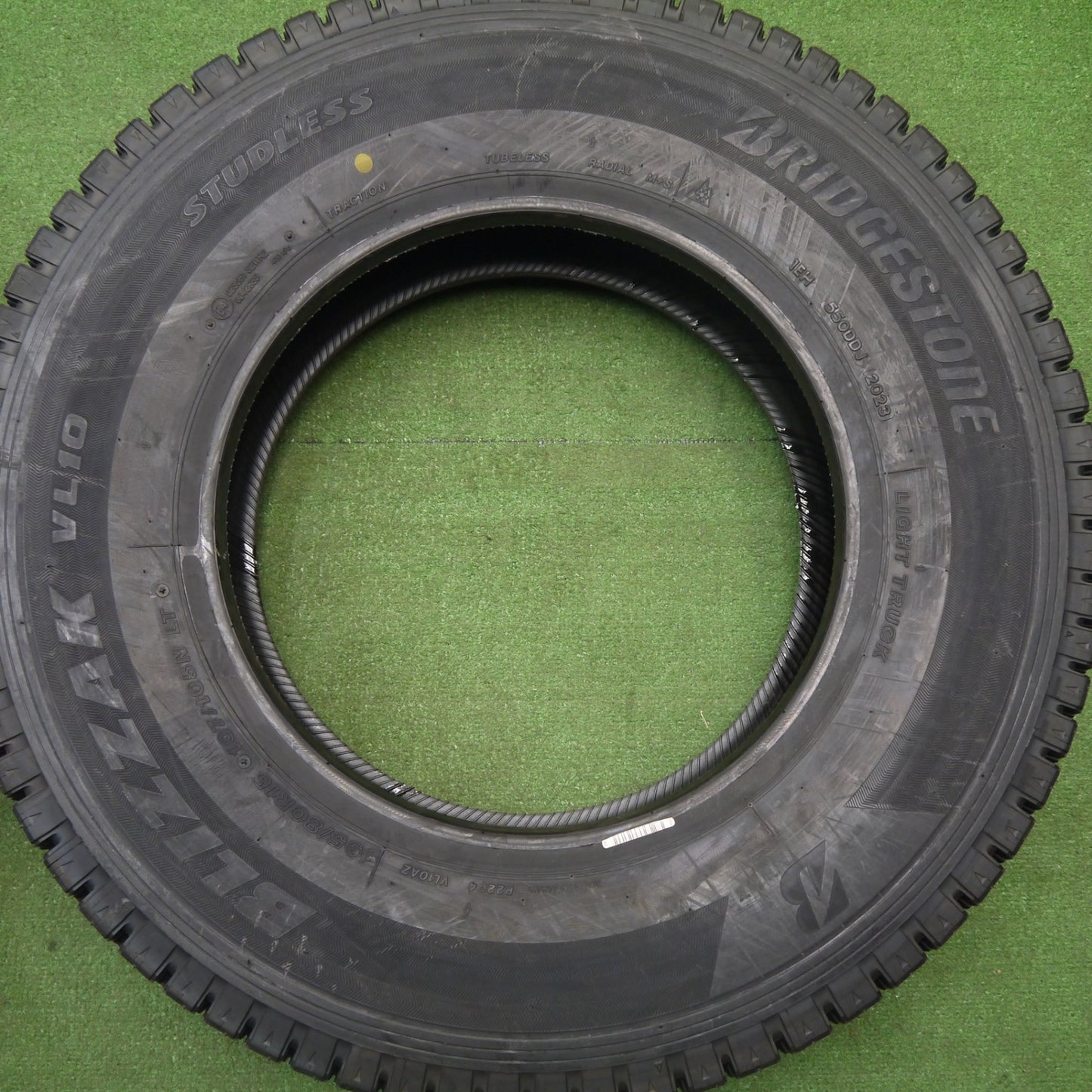 未使用！23年★スタッドレス 195/80R15 107/105N ブリヂストン ブリザック VL10 タイヤ 15インチ ハイエース キャラバン 等★6010512Hスタ