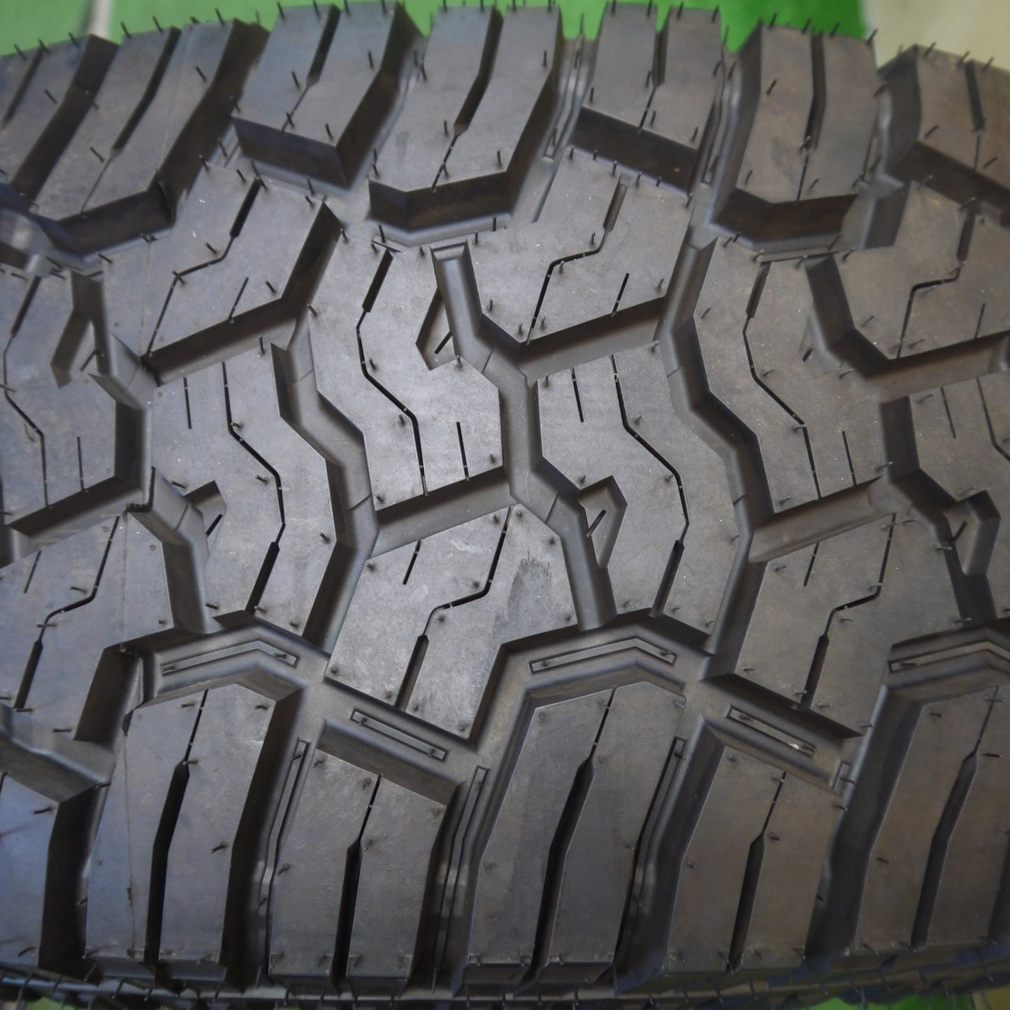 ほぼ未使用！23年！キレイ！1本◎ジープ 等 KMC KM542 Impact 35×12.50R17 121Q 10PR ヨコハマ ジオランダー X-AT インパクト 17インチ PCD127/5H◎6073102Hノ