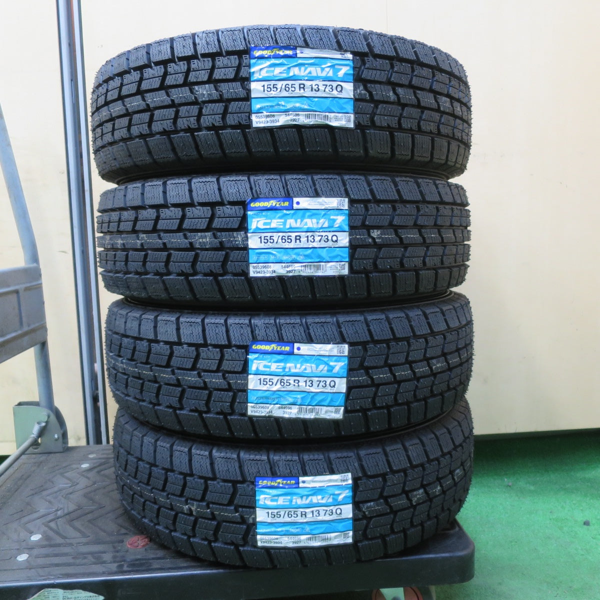 未使用！23年★スタッドレス 155/65R13 グッドイヤー アイスナビ7 Strategy ストラテジー 13インチ PCD100/4H★5042108イス