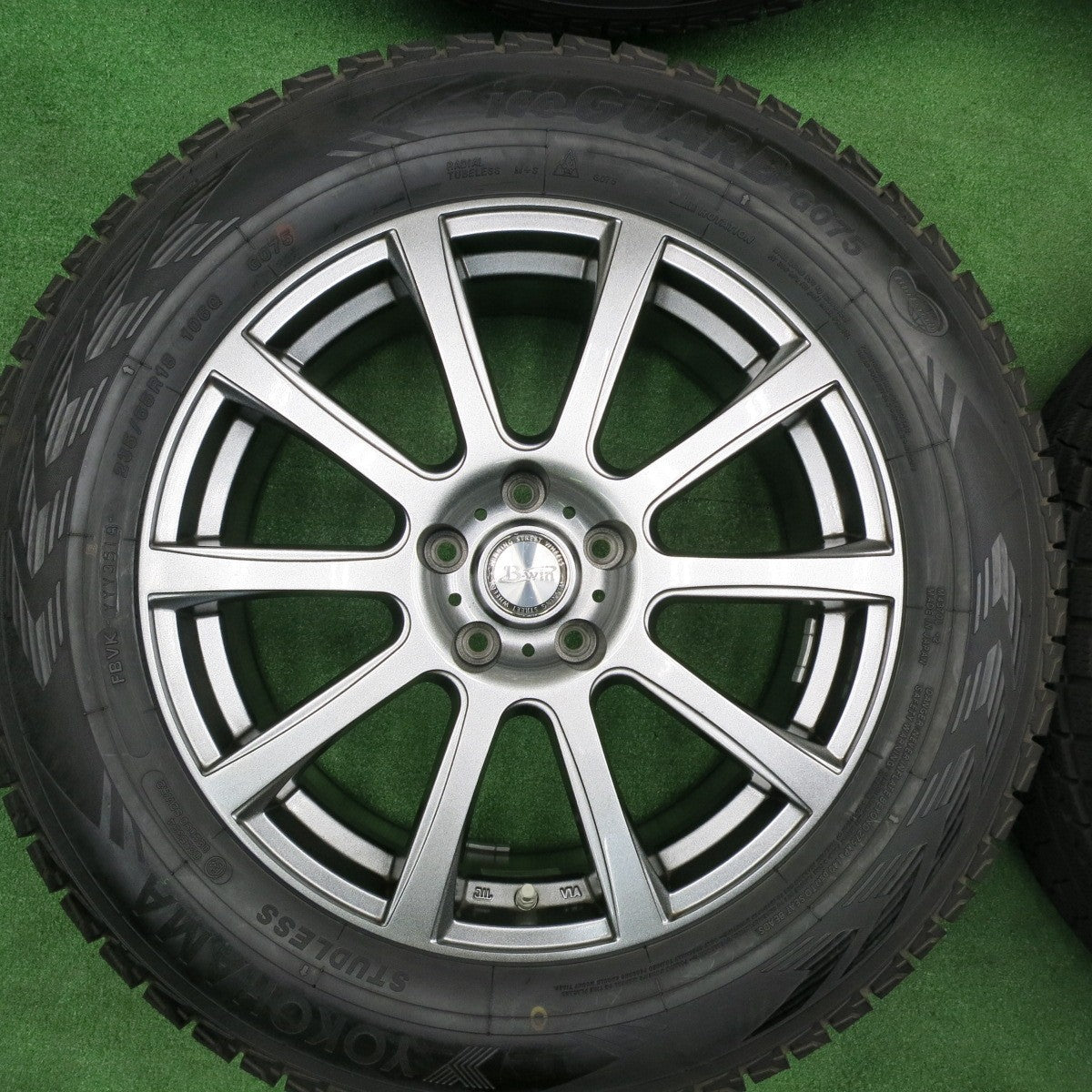 [送料無料] バリ溝！キレイ！9.5分以上★スタッドレス 235/65R18 ヨコハマ アイスガード G075 B-win 18インチ PCD114.3/5H★4112506TNス
