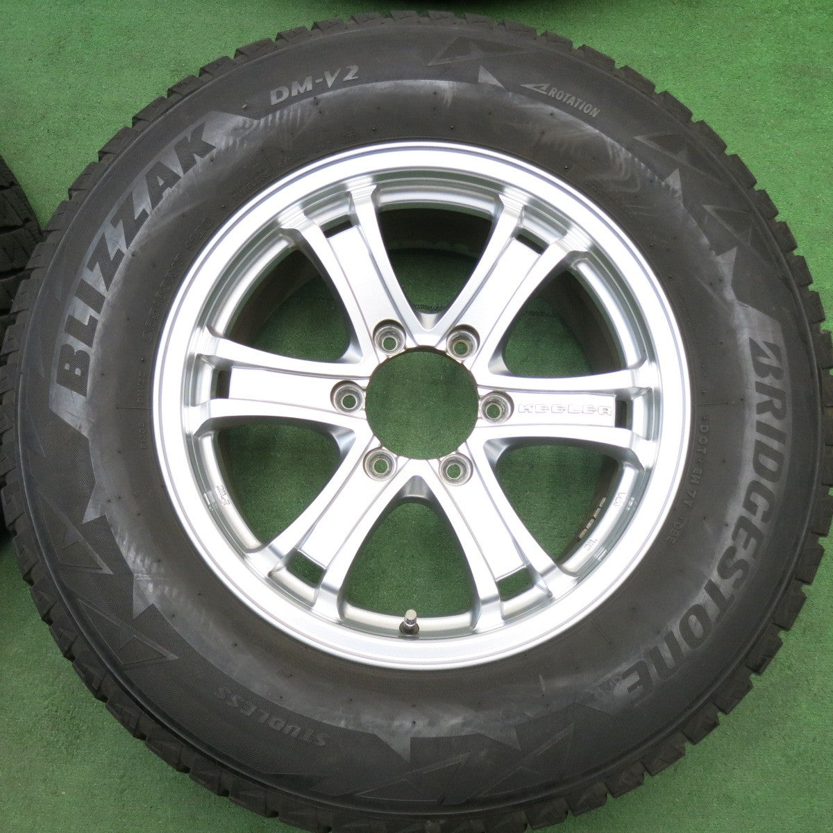 バリ溝！8.5分★KEELER FORCE 265/65R17 スタッドレス ブリヂストン ブリザック DM-V2 キーラー フォース 17インチ PCD139.7/6H★6050208HAス
