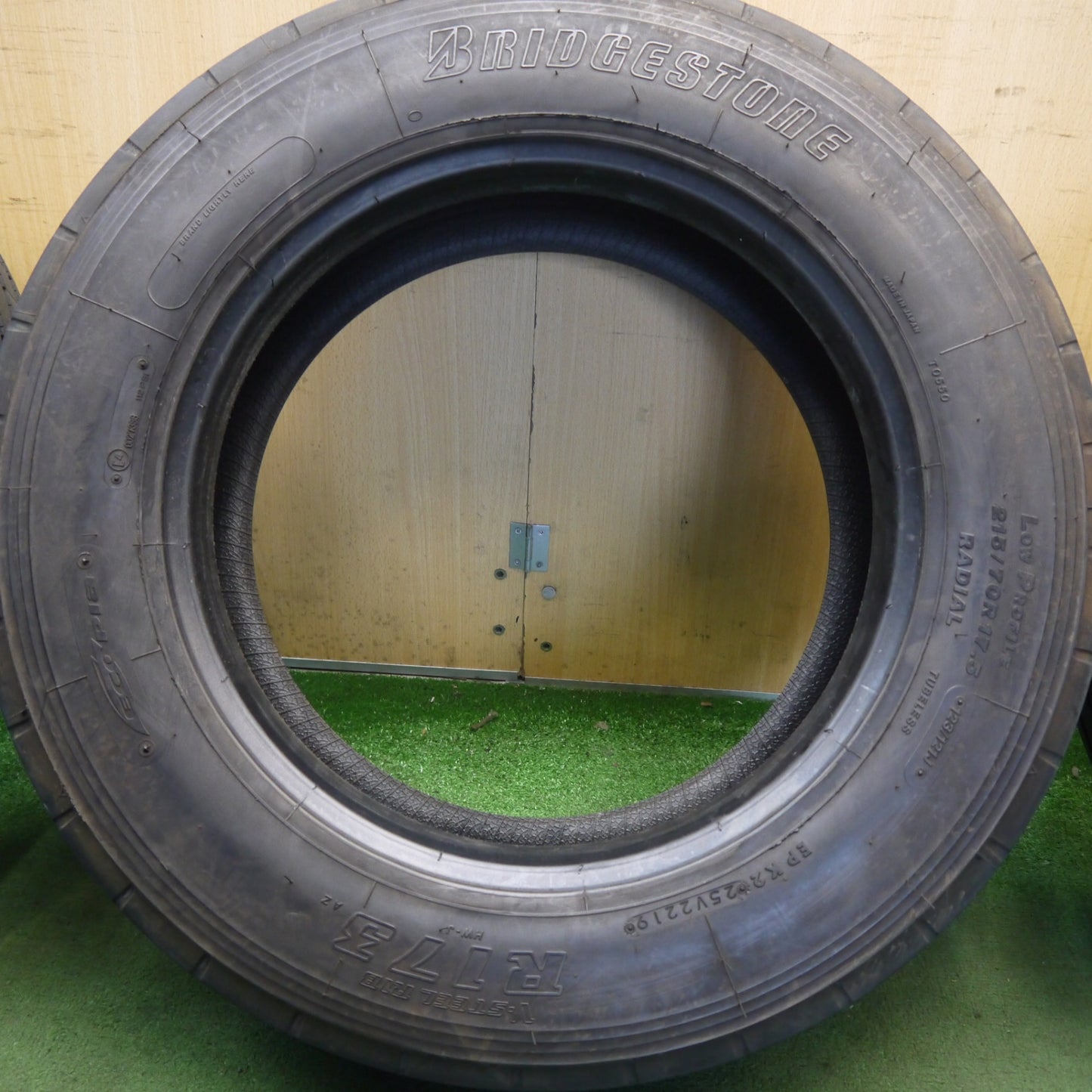 バリ溝！9分！6本★トラック タイヤ 215/70R17.5 123/121J ブリヂストン R173 17.5インチ★6060209Hノ