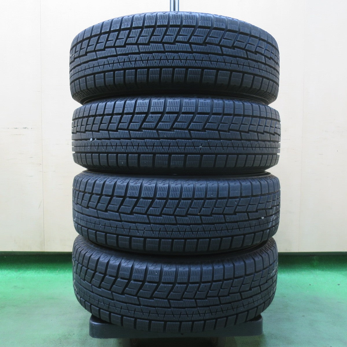 バリ溝！22年！キレイ！9.5分★スタッドレス 185/65R15 ヨコハマ アイスガード iG60 GRASS グラス 15インチ PCD100/4H★5112909イス