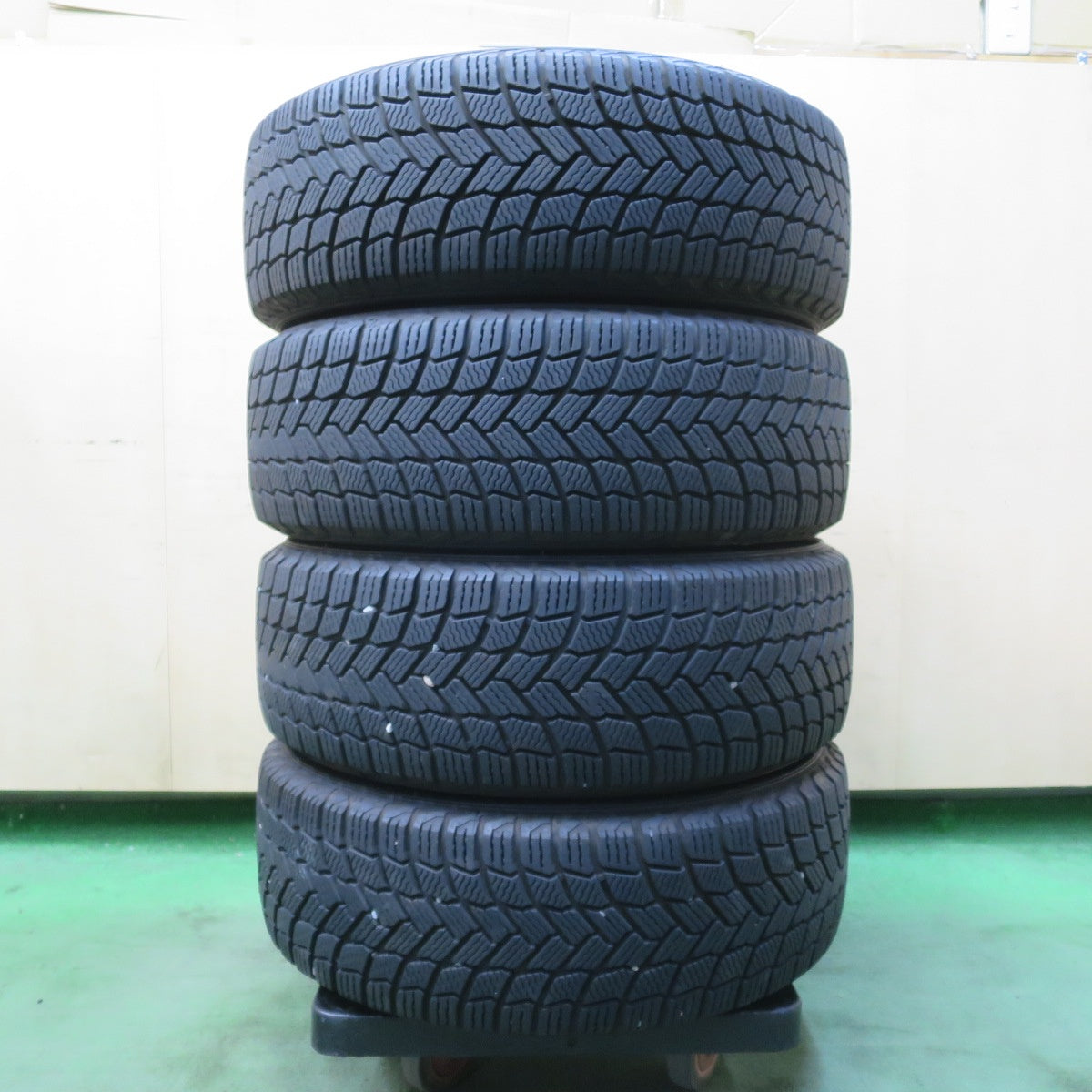 バリ溝！22年！キレイ！9.5分★ワーゲン 等 TAS 205/55R16 スタッドレス ミシュラン X-ICE SNOW 社外 アルミ 16インチ PCD112/5H★6040702イス