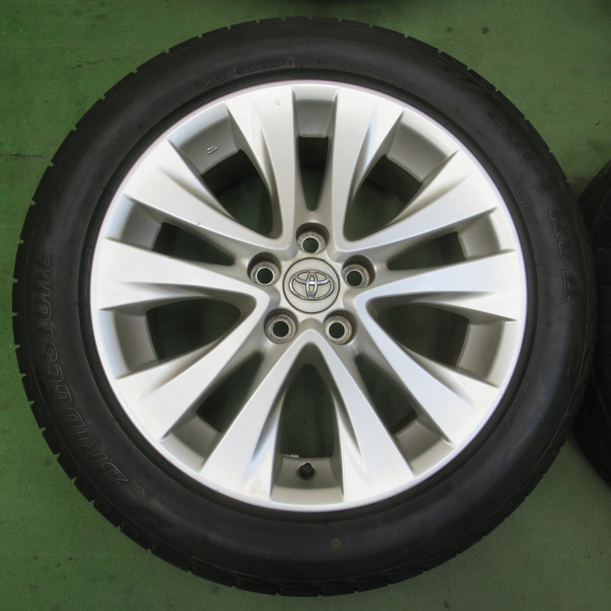 バリ溝！24年！9.5分★トヨタ 20系 ヴェルファイア アルファード 純正 235/50R18 ブリヂストン LUFT RV2 18インチ PCD114.3/5H★6050402イノ