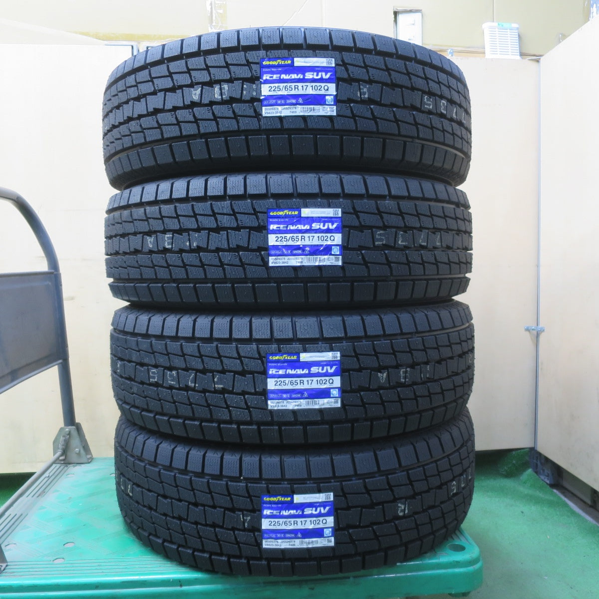 未使用！26年★スタッドレス 225/65R17 グッドイヤー アイスナビ SUV タイヤ 17インチ ハリアー RAV4 等★6061802イスタ