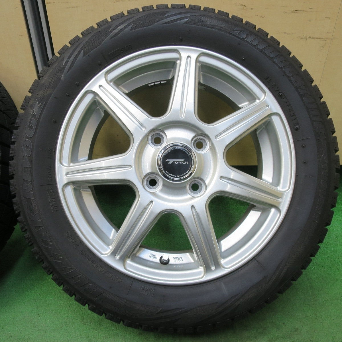 バリ溝！キレイ！8.5分★スタッドレス 155/65R14 ブリヂストン ブリザック REVO GZ TOPRUN トップラン 14インチ PCD100/4H★5032201イス