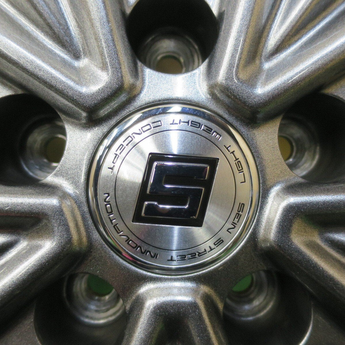 バリ溝！キレイ！9.5分★スタッドレス 215/60R17 ダンロップ ウインターマックス WM01 SEIN ザイン 17インチ PCD114.3/5H★5032409イス