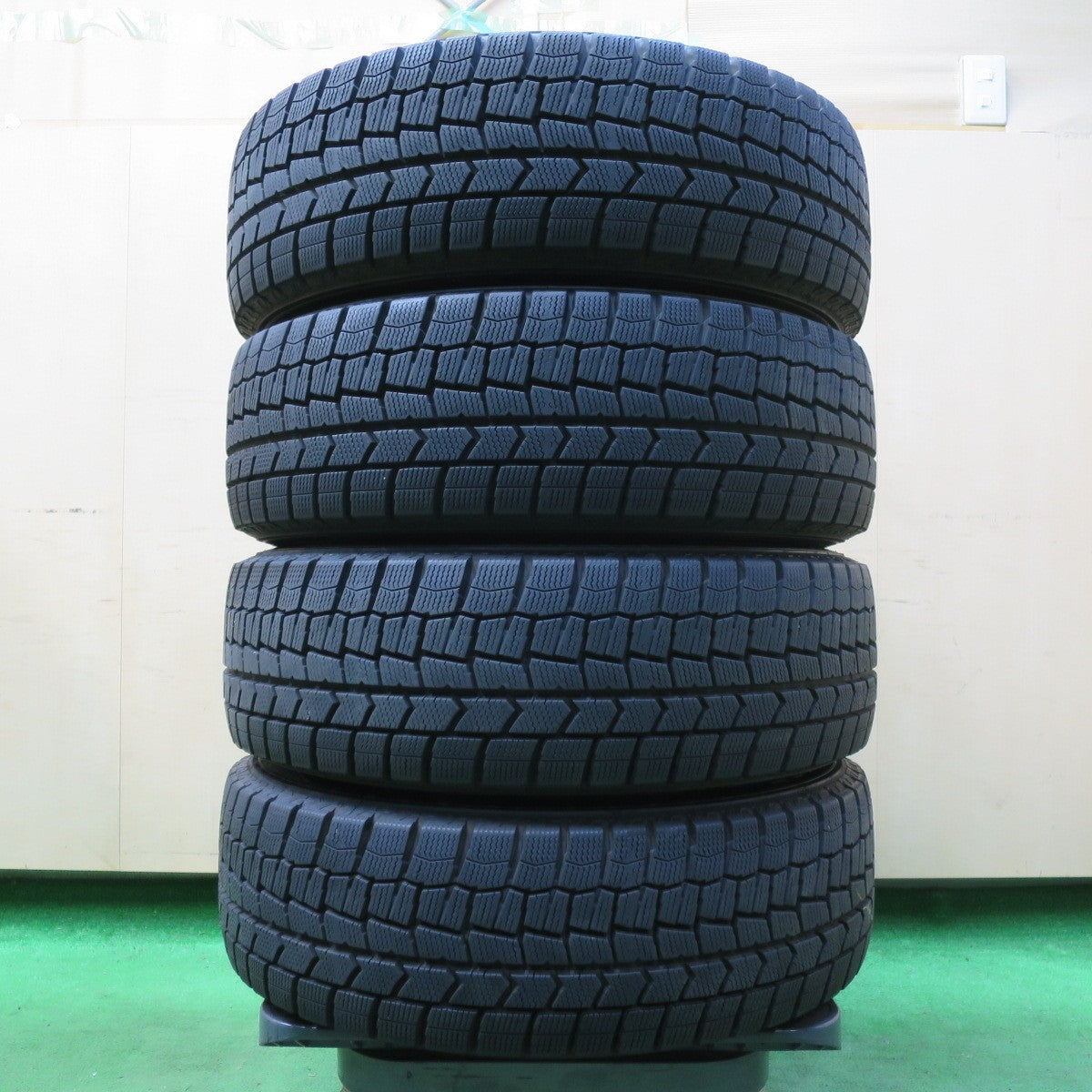 *送料無料* バリ溝！21年！キレイ！9.5分★スタッドレス 185/60R15 ダンロップ ウインターマックス WM02 diluce ディルーチェ 15インチ PCD100/4H★4072704イス