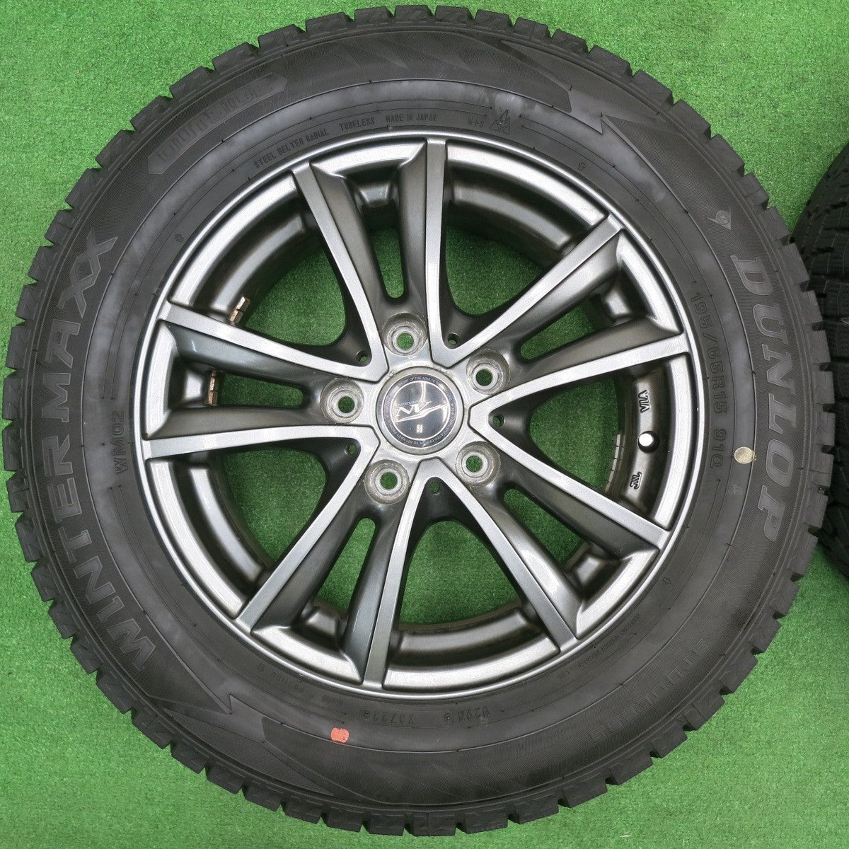[送料無料] バリ溝！22年！キレイ！9.5分以上★スタッドレス 195/65R15 ダンロップ ウインターマックス WM02 NIRVANA NV ニルバーナ 15インチ PCD114.3/5H★4102907NJス