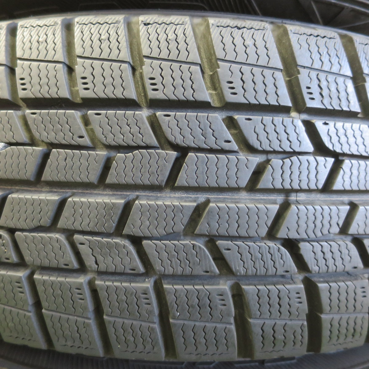 バリ溝！キレイ！9.5分以上★プリウス 等 195/65R15 スタッドレス グッドイヤー アイスナビ6 ravrion RS01 ラブリオン 15インチ PCD100/5H★6042509イス