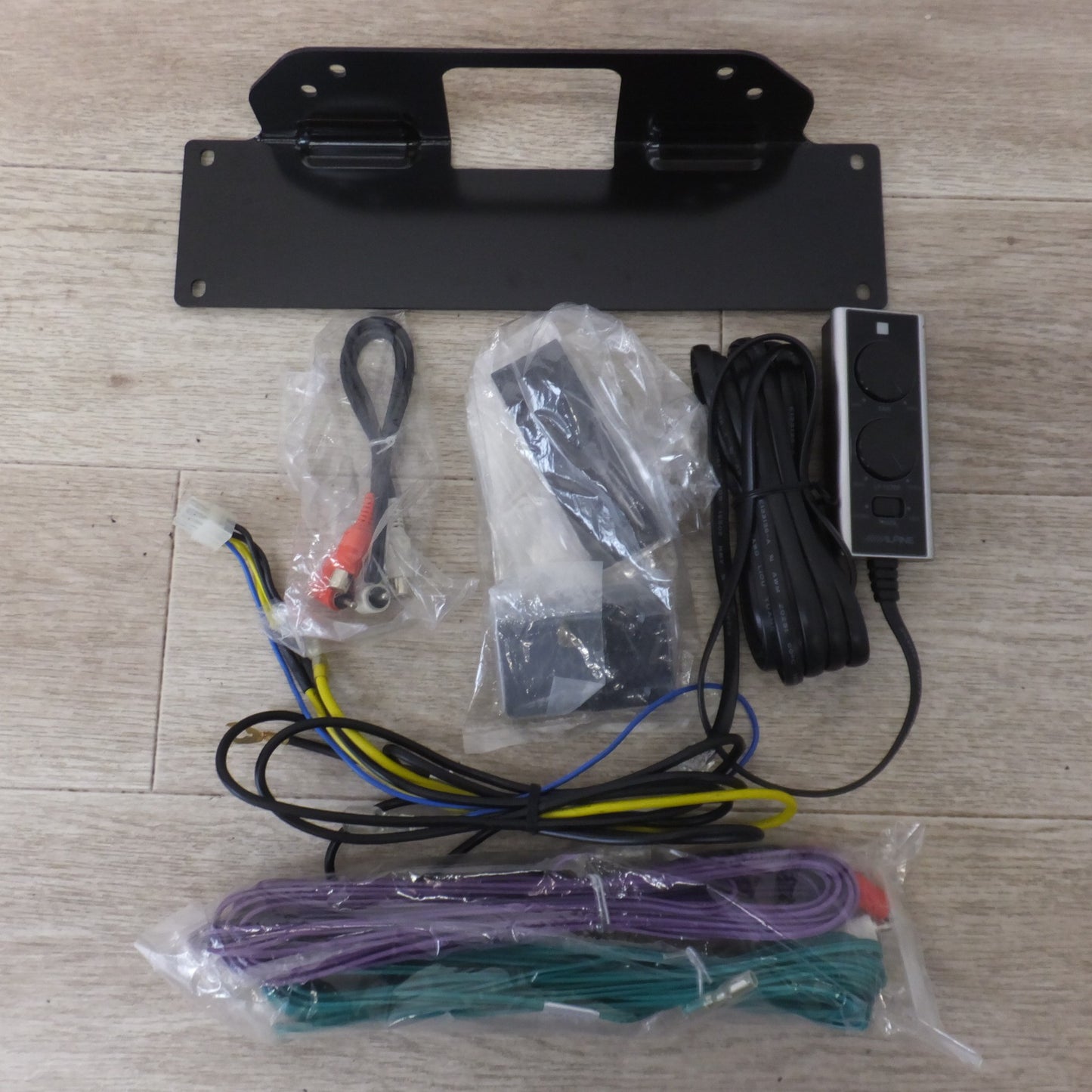 [送料無料] 現状品★アルパイン ALPINE パワード・サブウーファー POWERED SUBWOOFER SWE-1000 12V★
