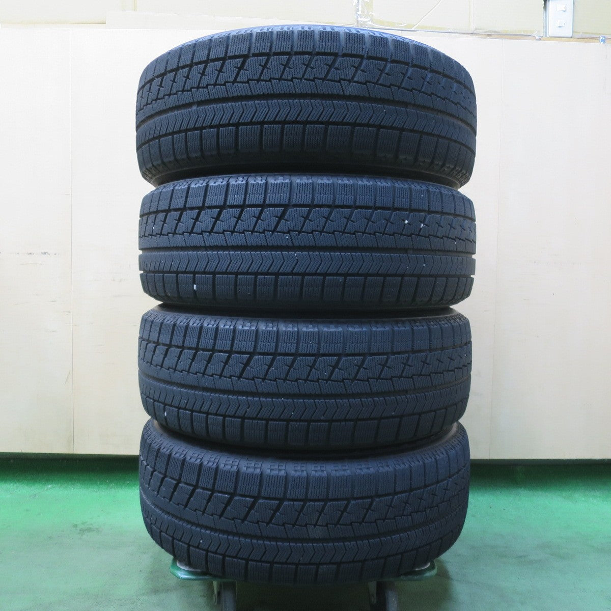 バリ溝！8.5分★スタッドレス 215/60R16 ブリヂストン ブリザック VRX TOPRUN トップラン 16インチ PCD114.3/5H★6011601イス